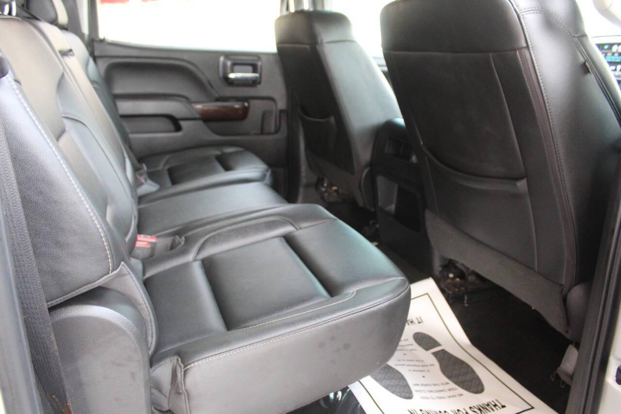 2018 Silver GMC Sierra 1500 SLT Crew Cab Short Box 4WD (3GTU2NEC6JG) with an 5.3L V8 5.3L V8 engine, Automatic 6-Speed transmission, located at 4301 NW 39th , Oklahoma City, OK, 73112, (405) 949-5600, 35.512135, -97.598671 - NO DRIVERS LICENCE NO-FULL COVERAGE INSURANCE-NO CREDIT CHECK. COME ON OVER TO SUPERSPORTS AND TAKE A LOOK AND TEST DRIVE. PLEASE GIVE US A CALL AT (405) 949-5600. NO LICENSIA DE MANEJAR- NO SEGURO DE COBERTURA TOTAL- NO VERIFICACCION DE CREDITO. POR FAVOR VENGAN A SUPERSPORTS, ECHE UN - Photo#10