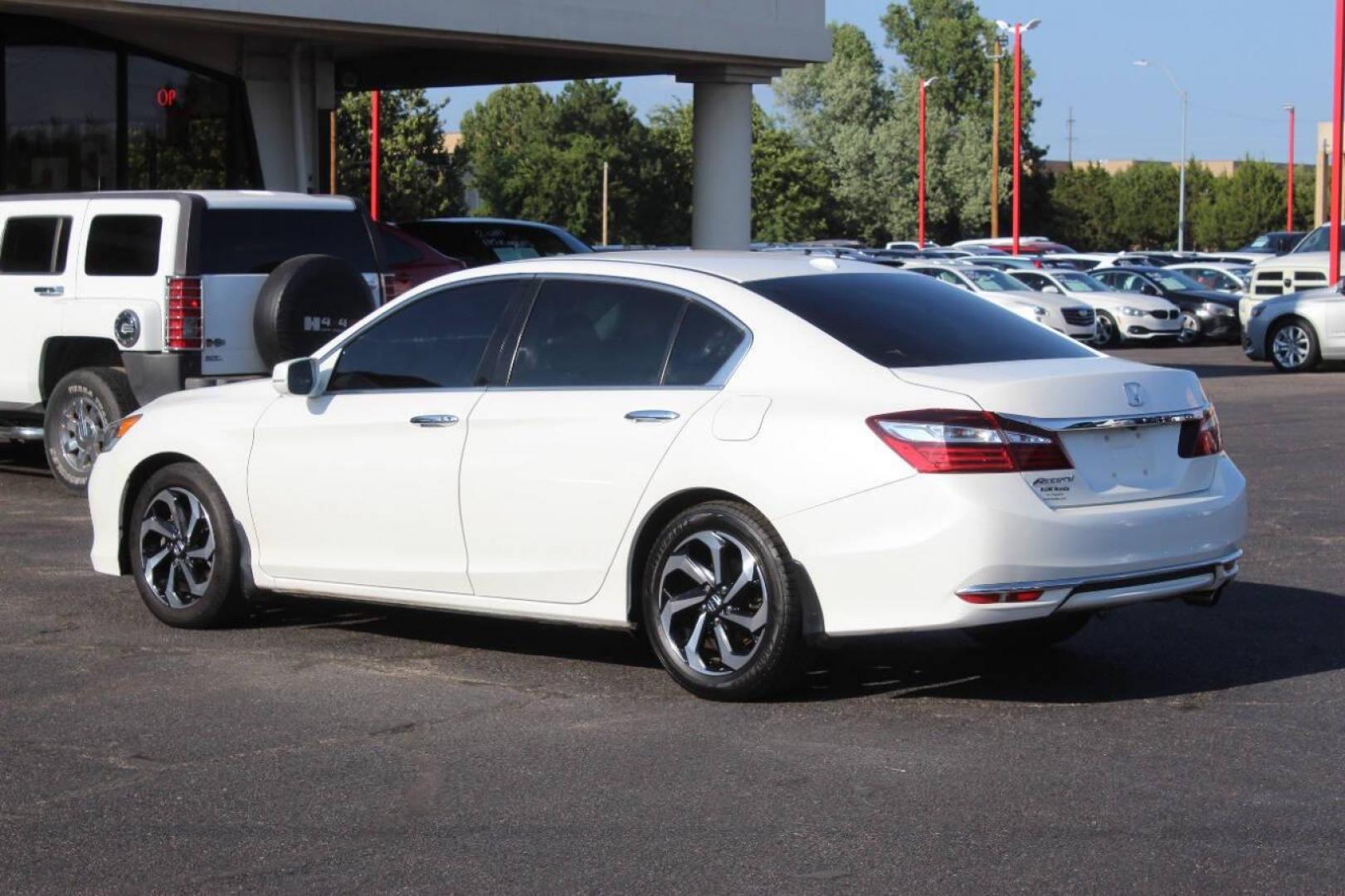 2017 White Honda Accord EX-L Sedan CVT (1HGCR2F87HA) with an 2.4L L4 DOHC 16V engine, CVT transmission, located at 4301 NW 39th , Oklahoma City, OK, 73112, (405) 949-5600, 35.512135, -97.598671 - NO DRIVERS LICENCE NO-FULL COVERAGE INSURANCE-NO CREDIT CHECK. COME ON OVER TO SUPERSPORTS AND TAKE A LOOK AND TEST DRIVE. PLEASE GIVE US A CALL AT (405) 949-5600. NO LICENSIA DE MANEJAR- NO SEGURO DE COBERTURA TOTAL- NO VERIFICACCION DE CREDITO. POR FAVOR VENGAN A SUPERSPORTS, ECHE UN - Photo#5