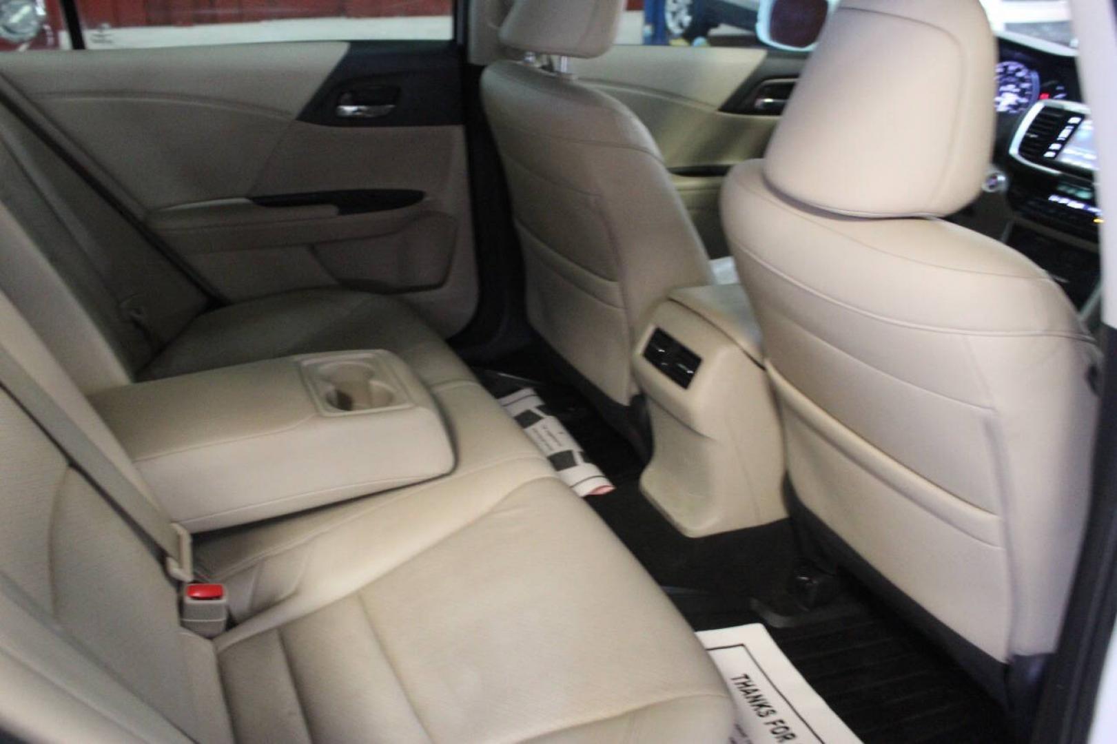 2017 White Honda Accord EX-L Sedan CVT (1HGCR2F87HA) with an 2.4L I4 2.4L I4 engine, CVT transmission, located at 4301 NW 39th , Oklahoma City, OK, 73112, (405) 949-5600, 35.512135, -97.598671- Photo#10