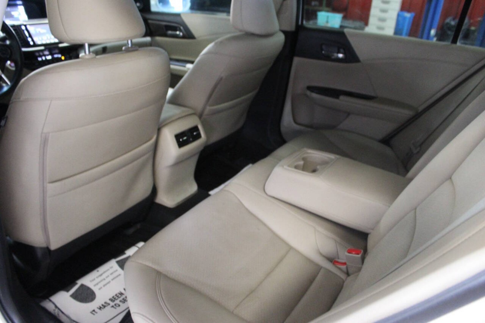 2017 White Honda Accord EX-L Sedan CVT (1HGCR2F87HA) with an 2.4L I4 2.4L I4 engine, CVT transmission, located at 4301 NW 39th , Oklahoma City, OK, 73112, (405) 949-5600, 35.512135, -97.598671- Photo#13