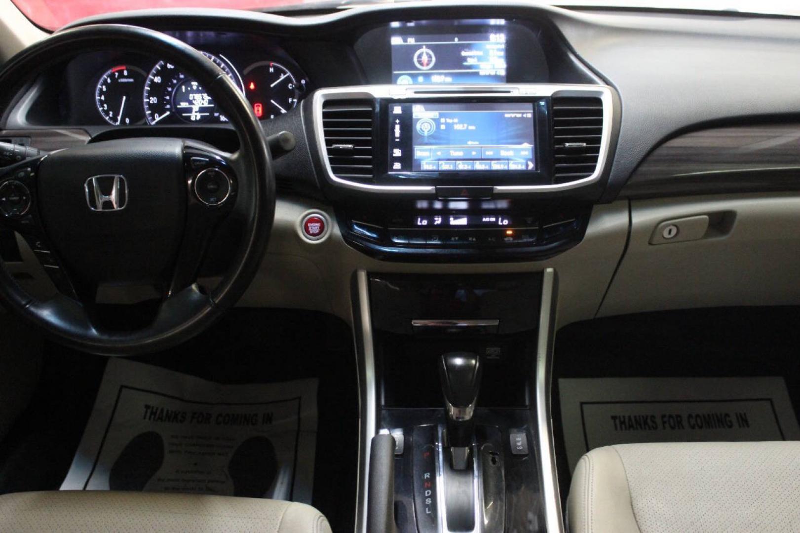 2017 White Honda Accord EX-L Sedan CVT (1HGCR2F87HA) with an 2.4L I4 2.4L I4 engine, CVT transmission, located at 4301 NW 39th , Oklahoma City, OK, 73112, (405) 949-5600, 35.512135, -97.598671- Photo#17