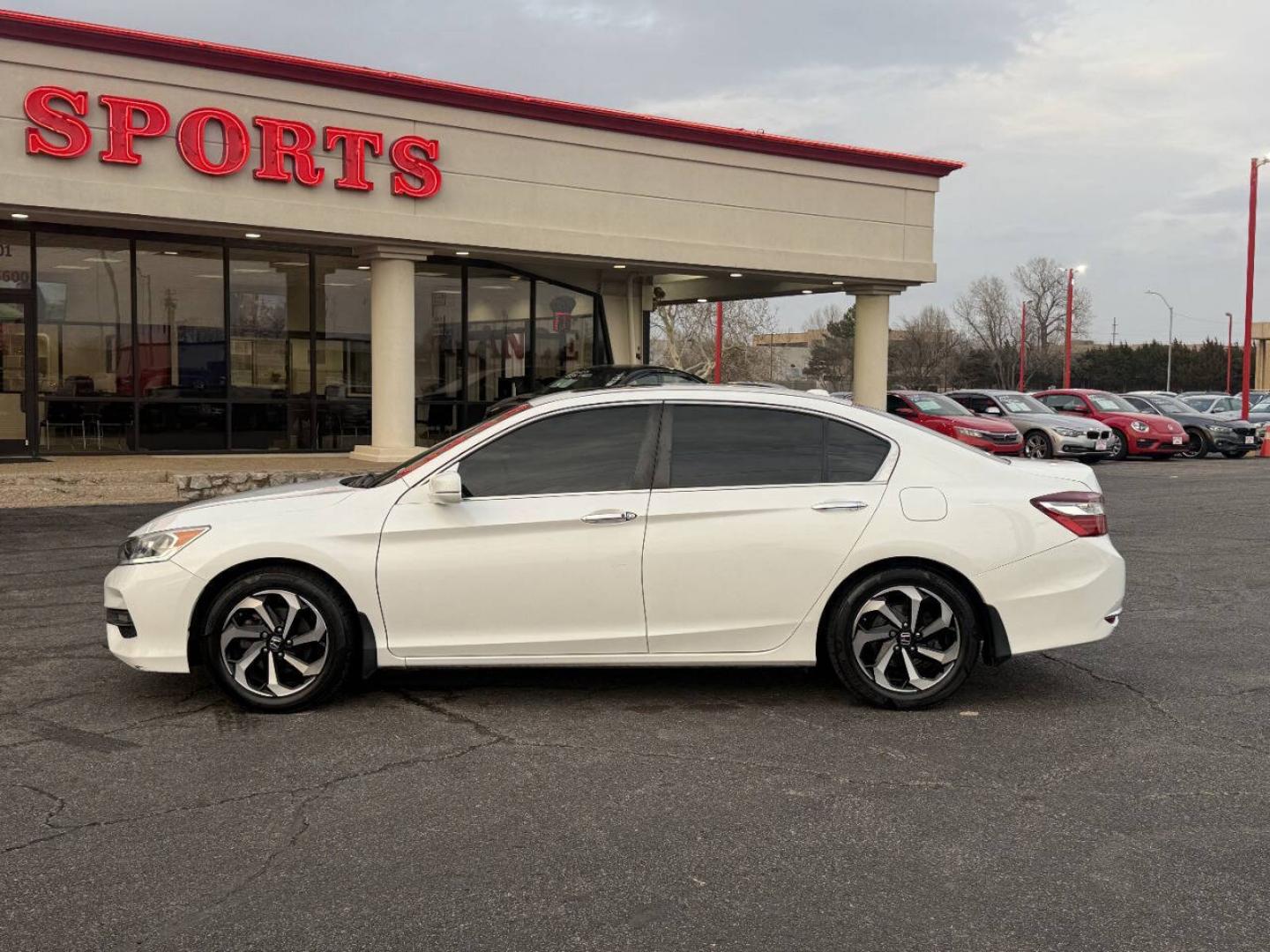 2017 White Honda Accord EX-L Sedan CVT (1HGCR2F87HA) with an 2.4L I4 2.4L I4 engine, CVT transmission, located at 4301 NW 39th , Oklahoma City, OK, 73112, (405) 949-5600, 35.512135, -97.598671- Photo#5