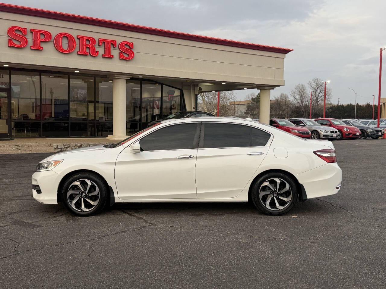 2017 White Honda Accord EX-L Sedan CVT (1HGCR2F87HA) with an 2.4L I4 2.4L I4 engine, CVT transmission, located at 4301 NW 39th , Oklahoma City, OK, 73112, (405) 949-5600, 35.512135, -97.598671 - NO DRIVERS LICENCE NO-FULL COVERAGE INSURANCE-NO CREDIT CHECK. COME ON OVER TO SUPERSPORTS AND TAKE A LOOK AND TEST DRIVE. PLEASE GIVE US A CALL AT (405) 949-5600. NO LICENSIA DE MANEJAR- NO SEGURO DE COBERTURA TOTAL- NO VERIFICACCION DE CREDITO. POR FAVOR VENGAN A SUPERSPORTS, ECHE UN - Photo#5