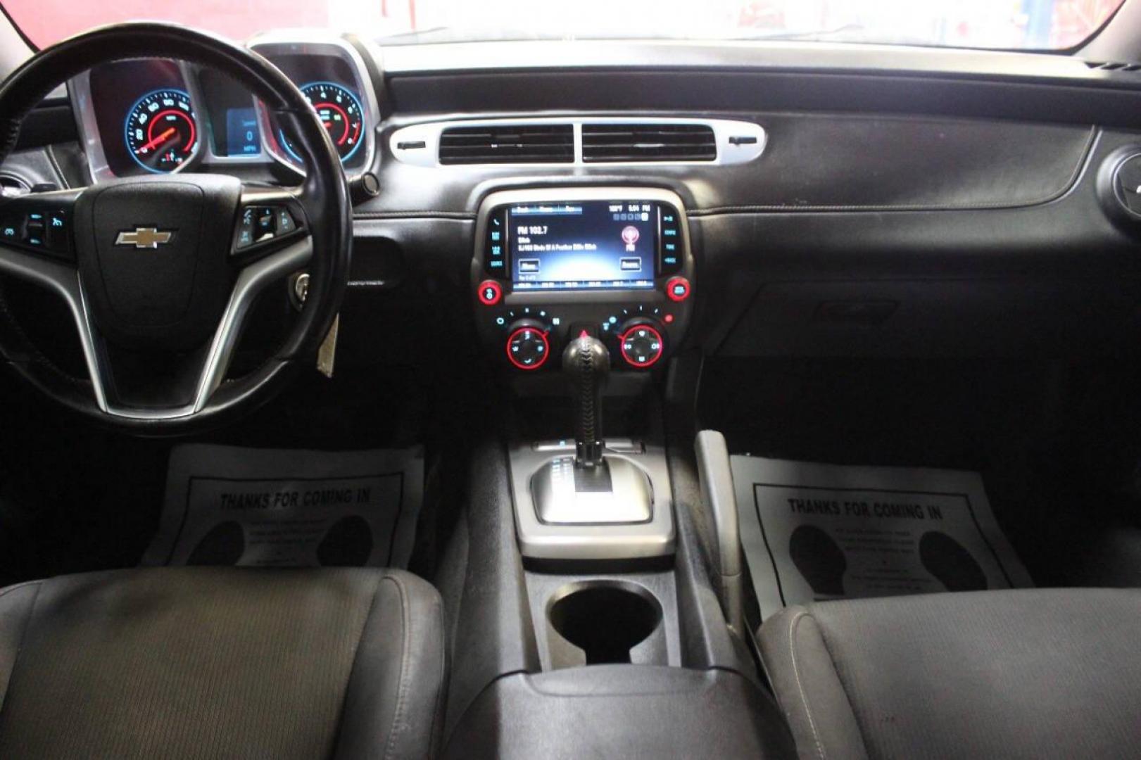 2015 White Chevrolet Camaro 1LT Coupe (2G1FD1E3XF9) with an 3.6L V6 DOHC 24V FFV engine, 6-Speed Automatic transmission, located at 4301 NW 39th , Oklahoma City, OK, 73112, (405) 949-5600, 35.512135, -97.598671 - NO DRIVERS LICENCE NO-FULL COVERAGE INSURANCE-NO CREDIT CHECK. COME ON OVER TO SUPERSPORTS AND TAKE A LOOK AND TEST DRIVE. PLEASE GIVE US A CALL AT (405) 949-5600. NO LICENSIA DE MANEJAR- NO SEGURO DE COBERTURA TOTAL- NO VERIFICACCION DE CREDITO. POR FAVOR VENGAN A SUPERSPORTS, ECHE UN - Photo#15