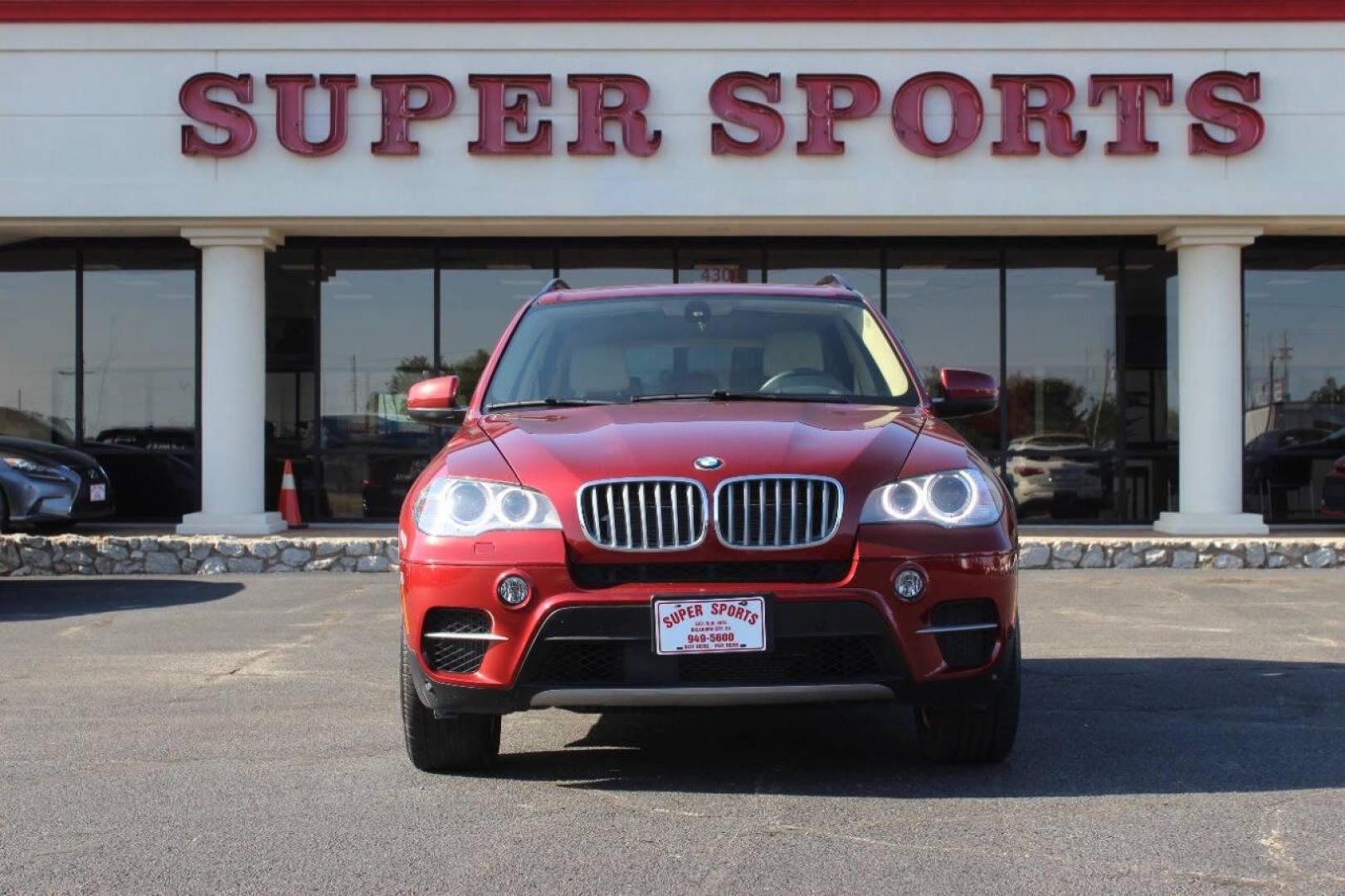 2013 Burgundy BMW X5 xDrive50i (5UXZV8C53DL) with an 4.8L V8 DOHC 32V engine, 6-Speed Automatic transmission, located at 4301 NW 39th , Oklahoma City, OK, 73112, (405) 949-5600, 35.512135, -97.598671 - NO DRIVERS LICENCE NO-FULL COVERAGE INSURANCE-NO CREDIT CHECK. COME ON OVER TO SUPERSPORTS AND TAKE A LOOK AND TEST DRIVE. PLEASE GIVE US A CALL AT (405) 949-5600. NO LICENSIA DE MANEJAR- NO SEGURO DE COBERTURA TOTAL- NO VERIFICACCION DE CREDITO. POR FAVOR VENGAN A SUPERSPORTS, ECHE UN - Photo#2