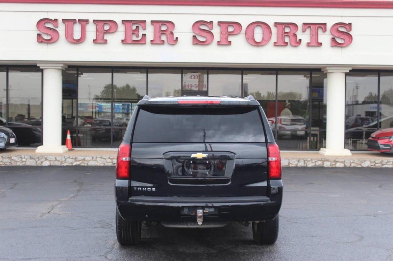 2019 Black Chevrolet Tahoe LT 4WD (1GNSKBKC3KR) with an 5.3L V8 OHV 16V engine, 6A transmission, located at 4301 NW 39th , Oklahoma City, OK, 73112, (405) 949-5600, 35.512135, -97.598671 - NO DRIVERS LICENCE NO-FULL COVERAGE INSURANCE-NO CREDIT CHECK. COME ON OVER TO SUPERSPORTS AND TAKE A LOOK AND TEST DRIVE. PLEASE GIVE US A CALL AT (405) 949-5600. NO LICENSIA DE MANEJAR- NO SEGURO DE COBERTURA TOTAL- NO VERIFICACCION DE CREDITO. POR FAVOR VENGAN A SUPERSPORTS, ECHE UN - Photo#4