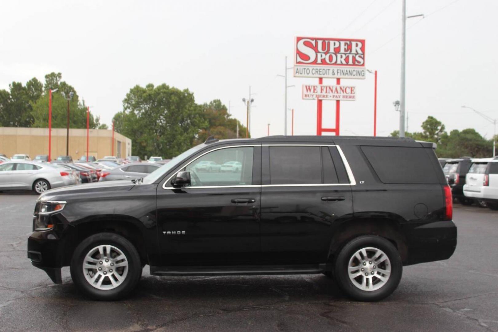 2019 Black Chevrolet Tahoe LT 4WD (1GNSKBKC3KR) with an 5.3L V8 OHV 16V engine, 6A transmission, located at 4301 NW 39th , Oklahoma City, OK, 73112, (405) 949-5600, 35.512135, -97.598671 - NO DRIVERS LICENCE NO-FULL COVERAGE INSURANCE-NO CREDIT CHECK. COME ON OVER TO SUPERSPORTS AND TAKE A LOOK AND TEST DRIVE. PLEASE GIVE US A CALL AT (405) 949-5600. NO LICENSIA DE MANEJAR- NO SEGURO DE COBERTURA TOTAL- NO VERIFICACCION DE CREDITO. POR FAVOR VENGAN A SUPERSPORTS, ECHE UN - Photo#5