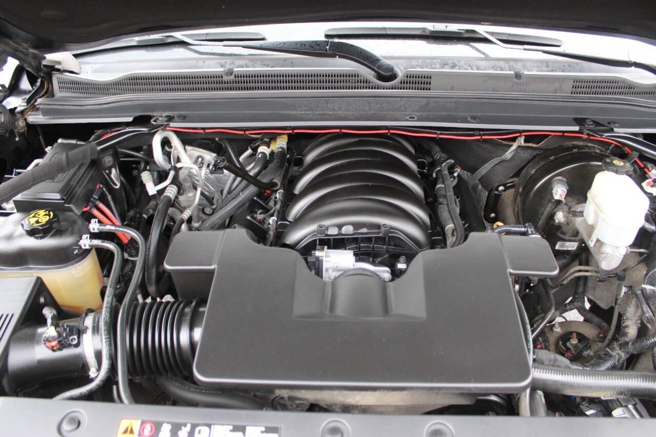 2019 Black Chevrolet Tahoe LT 4WD (1GNSKBKC3KR) with an 5.3L V8 5.3L V8 engine, Automatic 6-Speed transmission, located at 4301 NW 39th , Oklahoma City, OK, 73112, (405) 949-5600, 35.512135, -97.598671 - NO DRIVERS LICENCE NO-FULL COVERAGE INSURANCE-NO CREDIT CHECK. COME ON OVER TO SUPERSPORTS AND TAKE A LOOK AND TEST DRIVE. PLEASE GIVE US A CALL AT (405) 949-5600. NO LICENSIA DE MANEJAR- NO SEGURO DE COBERTURA TOTAL- NO VERIFICACCION DE CREDITO. POR FAVOR VENGAN A SUPERSPORTS, ECHE UN - Photo#6