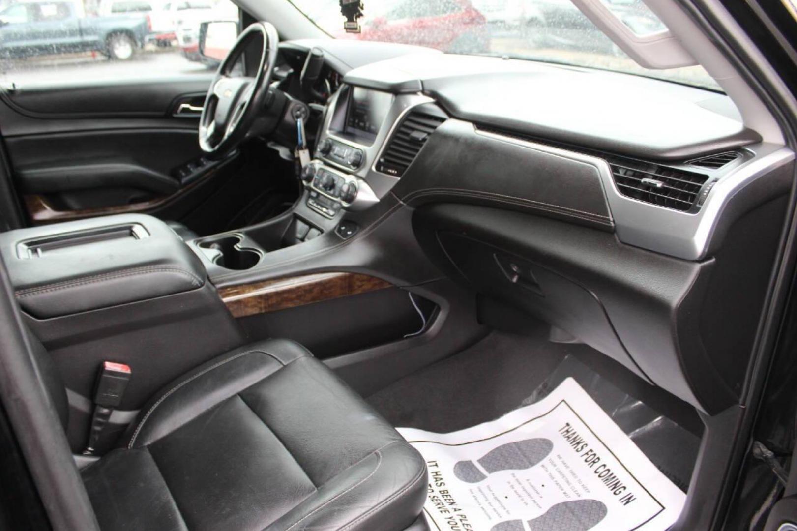 2019 Black Chevrolet Tahoe LT 4WD (1GNSKBKC3KR) with an 5.3L V8 OHV 16V engine, 6A transmission, located at 4301 NW 39th , Oklahoma City, OK, 73112, (405) 949-5600, 35.512135, -97.598671 - NO DRIVERS LICENCE NO-FULL COVERAGE INSURANCE-NO CREDIT CHECK. COME ON OVER TO SUPERSPORTS AND TAKE A LOOK AND TEST DRIVE. PLEASE GIVE US A CALL AT (405) 949-5600. NO LICENSIA DE MANEJAR- NO SEGURO DE COBERTURA TOTAL- NO VERIFICACCION DE CREDITO. POR FAVOR VENGAN A SUPERSPORTS, ECHE UN - Photo#7