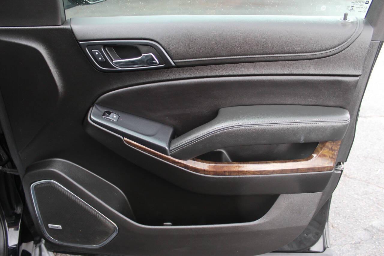 2019 Black Chevrolet Tahoe LT 4WD (1GNSKBKC3KR) with an 5.3L V8 5.3L V8 engine, Automatic 6-Speed transmission, located at 4301 NW 39th , Oklahoma City, OK, 73112, (405) 949-5600, 35.512135, -97.598671 - NO DRIVERS LICENCE NO-FULL COVERAGE INSURANCE-NO CREDIT CHECK. COME ON OVER TO SUPERSPORTS AND TAKE A LOOK AND TEST DRIVE. PLEASE GIVE US A CALL AT (405) 949-5600. NO LICENSIA DE MANEJAR- NO SEGURO DE COBERTURA TOTAL- NO VERIFICACCION DE CREDITO. POR FAVOR VENGAN A SUPERSPORTS, ECHE UN - Photo#8