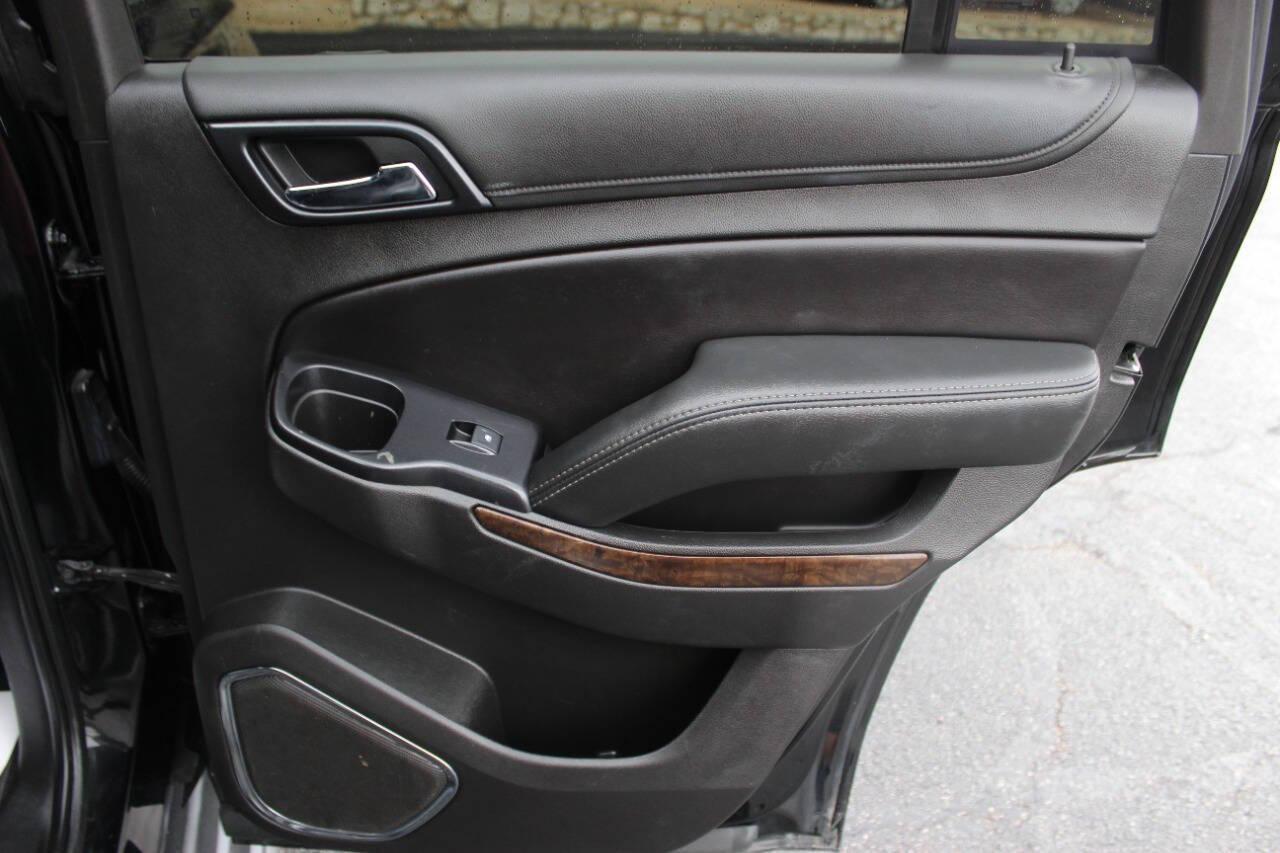 2019 Black Chevrolet Tahoe LT 4WD (1GNSKBKC3KR) with an 5.3L V8 5.3L V8 engine, Automatic 6-Speed transmission, located at 4301 NW 39th , Oklahoma City, OK, 73112, (405) 949-5600, 35.512135, -97.598671 - NO DRIVERS LICENCE NO-FULL COVERAGE INSURANCE-NO CREDIT CHECK. COME ON OVER TO SUPERSPORTS AND TAKE A LOOK AND TEST DRIVE. PLEASE GIVE US A CALL AT (405) 949-5600. NO LICENSIA DE MANEJAR- NO SEGURO DE COBERTURA TOTAL- NO VERIFICACCION DE CREDITO. POR FAVOR VENGAN A SUPERSPORTS, ECHE UN - Photo#10