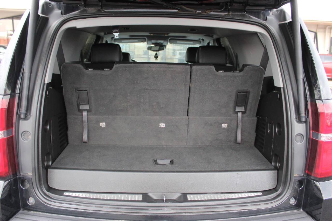 2019 Black Chevrolet Tahoe LT 4WD (1GNSKBKC3KR) with an 5.3L V8 5.3L V8 engine, Automatic 6-Speed transmission, located at 4301 NW 39th , Oklahoma City, OK, 73112, (405) 949-5600, 35.512135, -97.598671 - NO DRIVERS LICENCE NO-FULL COVERAGE INSURANCE-NO CREDIT CHECK. COME ON OVER TO SUPERSPORTS AND TAKE A LOOK AND TEST DRIVE. PLEASE GIVE US A CALL AT (405) 949-5600. NO LICENSIA DE MANEJAR- NO SEGURO DE COBERTURA TOTAL- NO VERIFICACCION DE CREDITO. POR FAVOR VENGAN A SUPERSPORTS, ECHE UN - Photo#11