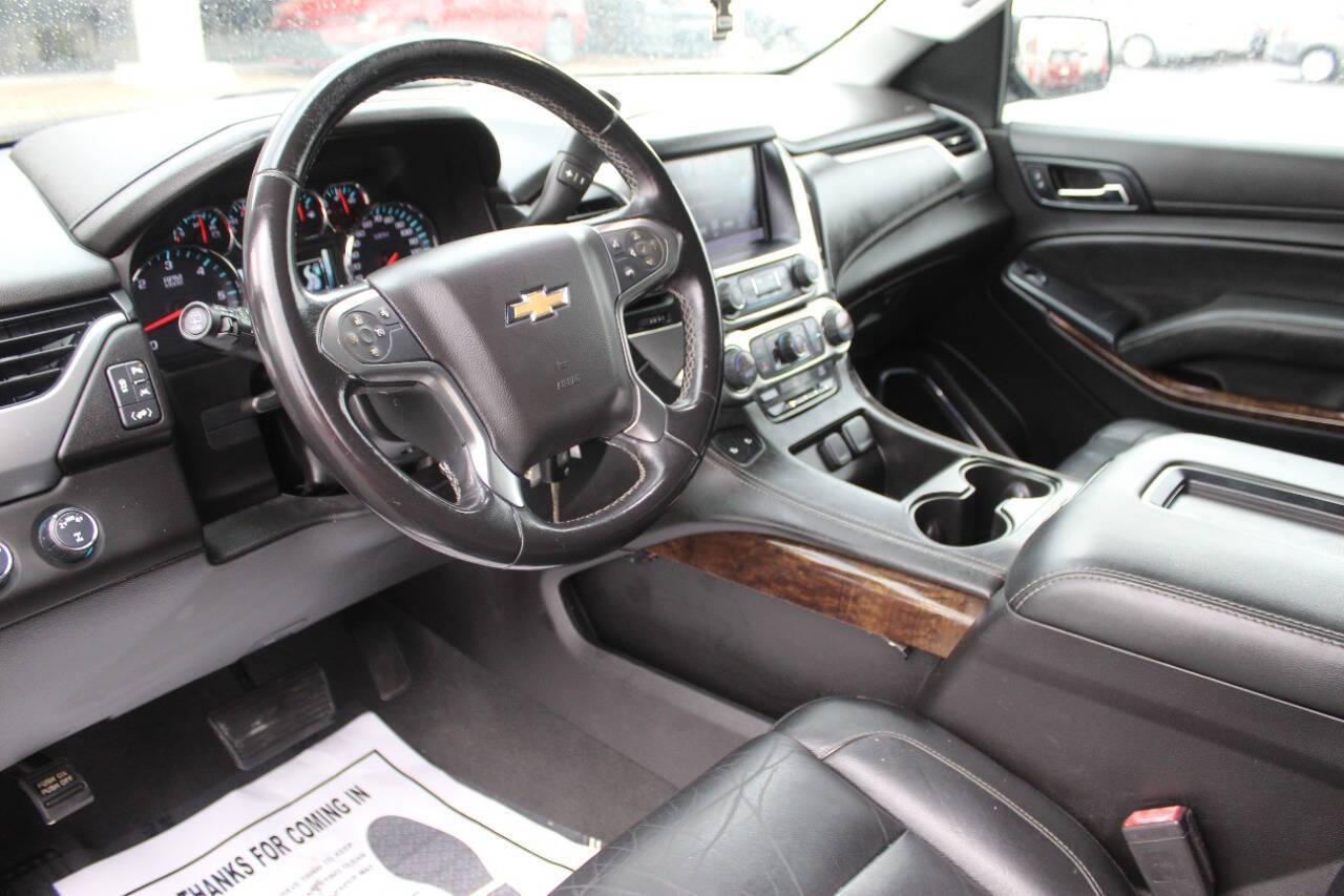 2019 Black Chevrolet Tahoe LT 4WD (1GNSKBKC3KR) with an 5.3L V8 5.3L V8 engine, Automatic 6-Speed transmission, located at 4301 NW 39th , Oklahoma City, OK, 73112, (405) 949-5600, 35.512135, -97.598671 - NO DRIVERS LICENCE NO-FULL COVERAGE INSURANCE-NO CREDIT CHECK. COME ON OVER TO SUPERSPORTS AND TAKE A LOOK AND TEST DRIVE. PLEASE GIVE US A CALL AT (405) 949-5600. NO LICENSIA DE MANEJAR- NO SEGURO DE COBERTURA TOTAL- NO VERIFICACCION DE CREDITO. POR FAVOR VENGAN A SUPERSPORTS, ECHE UN - Photo#15