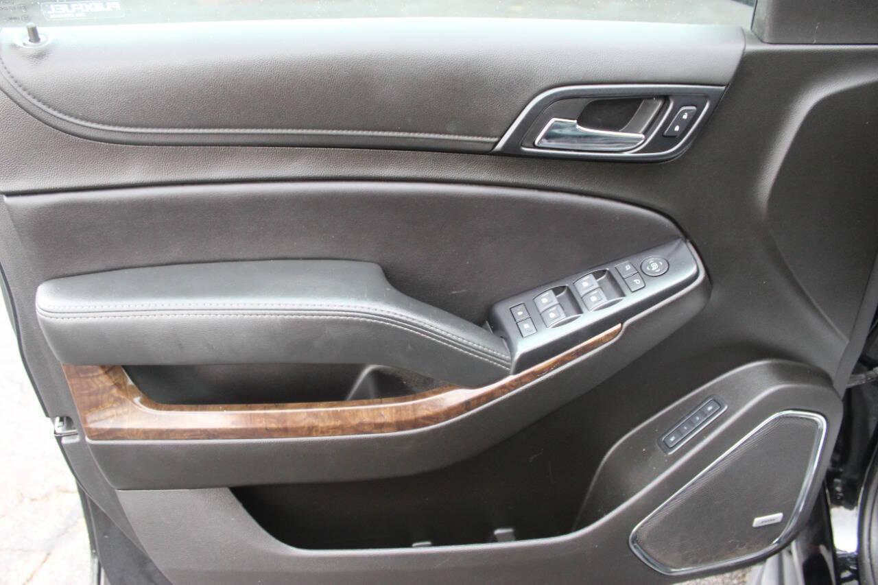 2019 Black Chevrolet Tahoe LT 4WD (1GNSKBKC3KR) with an 5.3L V8 5.3L V8 engine, Automatic 6-Speed transmission, located at 4301 NW 39th , Oklahoma City, OK, 73112, (405) 949-5600, 35.512135, -97.598671 - NO DRIVERS LICENCE NO-FULL COVERAGE INSURANCE-NO CREDIT CHECK. COME ON OVER TO SUPERSPORTS AND TAKE A LOOK AND TEST DRIVE. PLEASE GIVE US A CALL AT (405) 949-5600. NO LICENSIA DE MANEJAR- NO SEGURO DE COBERTURA TOTAL- NO VERIFICACCION DE CREDITO. POR FAVOR VENGAN A SUPERSPORTS, ECHE UN - Photo#16