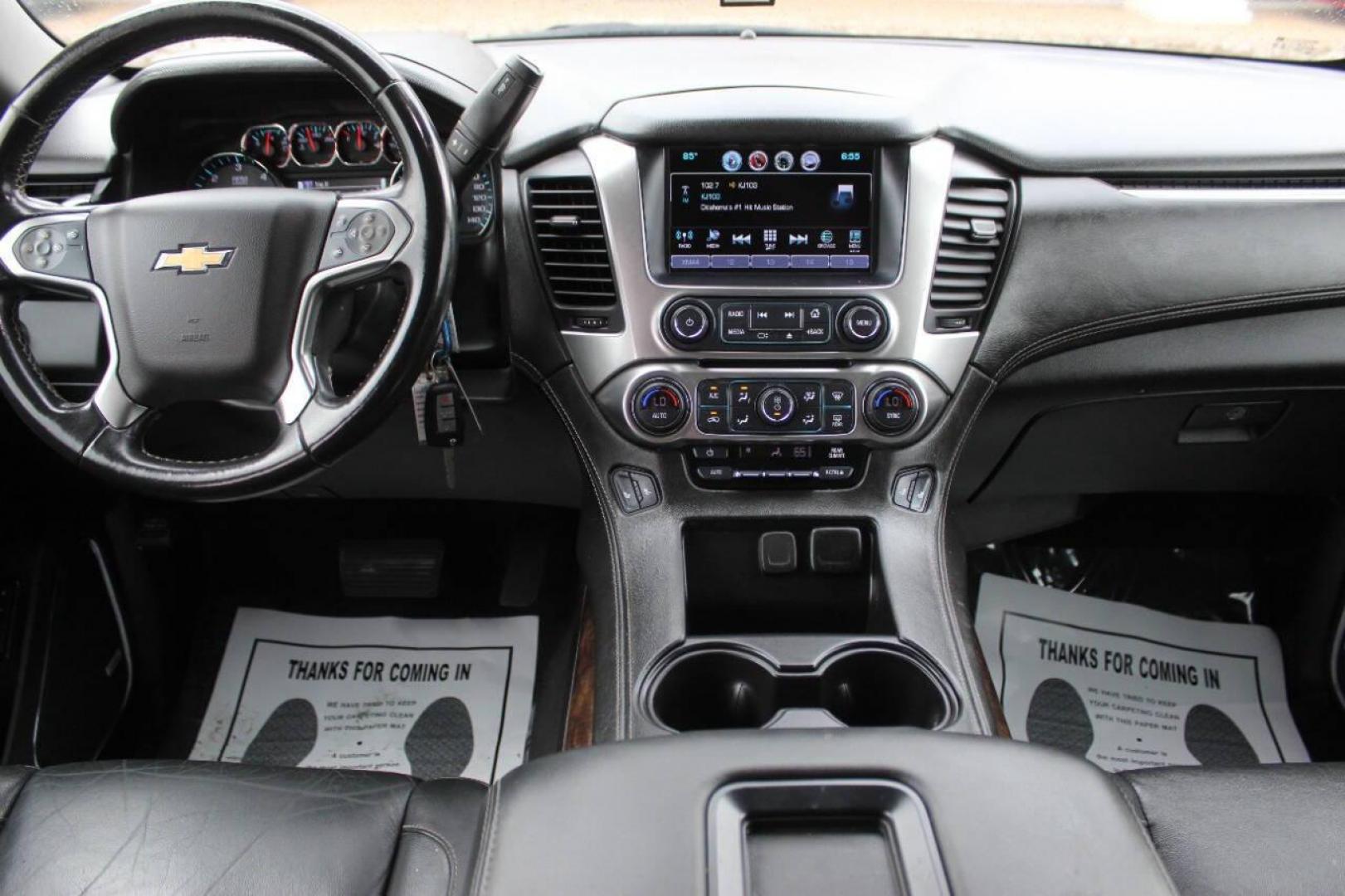 2019 Black Chevrolet Tahoe LT 4WD (1GNSKBKC3KR) with an 5.3L V8 OHV 16V engine, 6A transmission, located at 4301 NW 39th , Oklahoma City, OK, 73112, (405) 949-5600, 35.512135, -97.598671 - NO DRIVERS LICENCE NO-FULL COVERAGE INSURANCE-NO CREDIT CHECK. COME ON OVER TO SUPERSPORTS AND TAKE A LOOK AND TEST DRIVE. PLEASE GIVE US A CALL AT (405) 949-5600. NO LICENSIA DE MANEJAR- NO SEGURO DE COBERTURA TOTAL- NO VERIFICACCION DE CREDITO. POR FAVOR VENGAN A SUPERSPORTS, ECHE UN - Photo#17