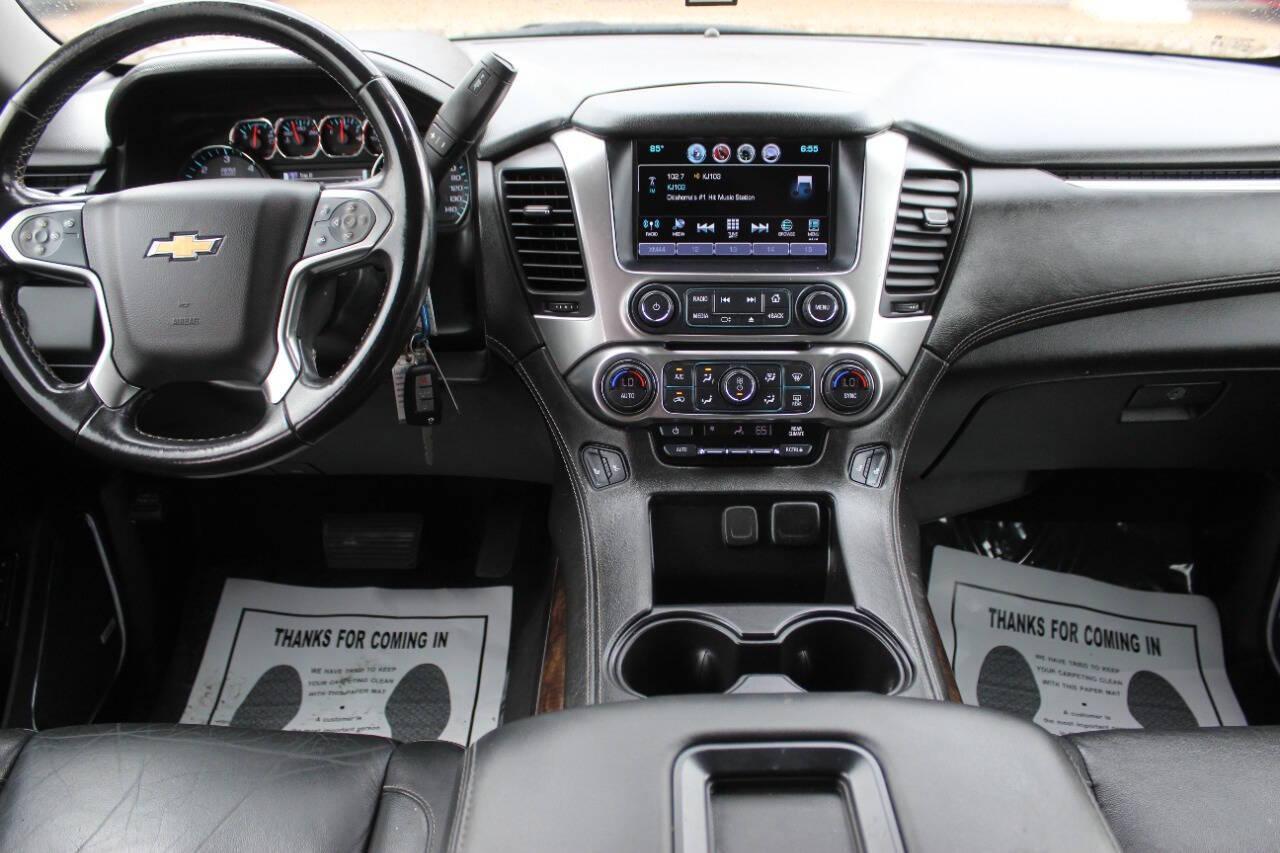 2019 Black Chevrolet Tahoe LT 4WD (1GNSKBKC3KR) with an 5.3L V8 5.3L V8 engine, Automatic 6-Speed transmission, located at 4301 NW 39th , Oklahoma City, OK, 73112, (405) 949-5600, 35.512135, -97.598671 - NO DRIVERS LICENCE NO-FULL COVERAGE INSURANCE-NO CREDIT CHECK. COME ON OVER TO SUPERSPORTS AND TAKE A LOOK AND TEST DRIVE. PLEASE GIVE US A CALL AT (405) 949-5600. NO LICENSIA DE MANEJAR- NO SEGURO DE COBERTURA TOTAL- NO VERIFICACCION DE CREDITO. POR FAVOR VENGAN A SUPERSPORTS, ECHE UN - Photo#17