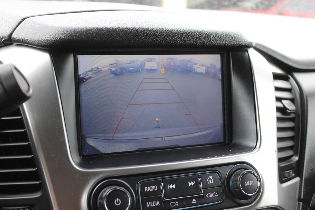 2019 Black Chevrolet Tahoe LT 4WD (1GNSKBKC3KR) with an 5.3L V8 5.3L V8 engine, Automatic 6-Speed transmission, located at 4301 NW 39th , Oklahoma City, OK, 73112, (405) 949-5600, 35.512135, -97.598671 - NO DRIVERS LICENCE NO-FULL COVERAGE INSURANCE-NO CREDIT CHECK. COME ON OVER TO SUPERSPORTS AND TAKE A LOOK AND TEST DRIVE. PLEASE GIVE US A CALL AT (405) 949-5600. NO LICENSIA DE MANEJAR- NO SEGURO DE COBERTURA TOTAL- NO VERIFICACCION DE CREDITO. POR FAVOR VENGAN A SUPERSPORTS, ECHE UN - Photo#19