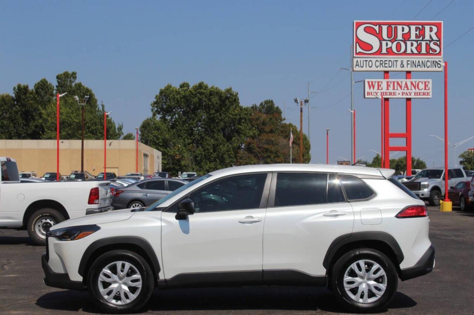 2023 White Toyota Corolla Cross L AWD (7MUAAAAG1PV) with an 2.0L L4 DOHC 16V engine, CVT transmission, located at 4301 NW 39th , Oklahoma City, OK, 73112, (405) 949-5600, 35.512135, -97.598671 - NO DRIVERS LICENCE NO-FULL COVERAGE INSURANCE-NO CREDIT CHECK. COME ON OVER TO SUPERSPORTS AND TAKE A LOOK AND TEST DRIVE. PLEASE GIVE US A CALL AT (405) 949-5600. NO LICENSIA DE MANEJAR- NO SEGURO DE COBERTURA TOTAL- NO VERIFICACCION DE CREDITO. POR FAVOR VENGAN A SUPERSPORTS, ECHE UN - Photo#7