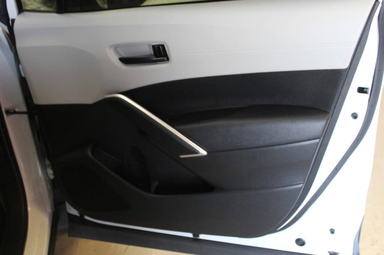 2023 White Toyota Corolla Cross L AWD (7MUAAAAG1PV) with an 2.0L L4 DOHC 16V engine, CVT transmission, located at 4301 NW 39th , Oklahoma City, OK, 73112, (405) 949-5600, 35.512135, -97.598671 - NO DRIVERS LICENCE -NO FULL COVERAGE INSURANCE - NO CREDIT CHECK. COME ON OVER TO SUPERSPORTS, TAKE A LOOK AND TEST DRIVE. PLEASE GIVE US A CALL AT (405) 949-5600. NO LICENCIA DE CONDUCIR - NO SEGURO DE COBERTURA TOTAL - NO VERIFICACION DE CREDITO. VISITENOS EN SUPERSPORTS, MIRE NUESTRO - Photo#9