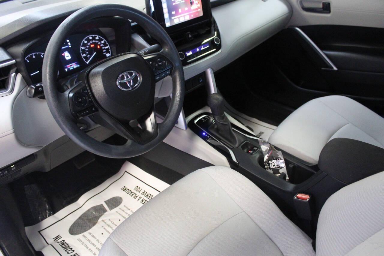 2023 White Toyota Corolla Cross L AWD (7MUAAAAG1PV) with an 2.0L L4 DOHC 16V engine, CVT transmission, located at 4301 NW 39th , Oklahoma City, OK, 73112, (405) 949-5600, 35.512135, -97.598671 - NO DRIVERS LICENCE -NO FULL COVERAGE INSURANCE - NO CREDIT CHECK. COME ON OVER TO SUPERSPORTS, TAKE A LOOK AND TEST DRIVE. PLEASE GIVE US A CALL AT (405) 949-5600. NO LICENCIA DE CONDUCIR - NO SEGURO DE COBERTURA TOTAL - NO VERIFICACION DE CREDITO. VISITENOS EN SUPERSPORTS, MIRE NUESTRO - Photo#15