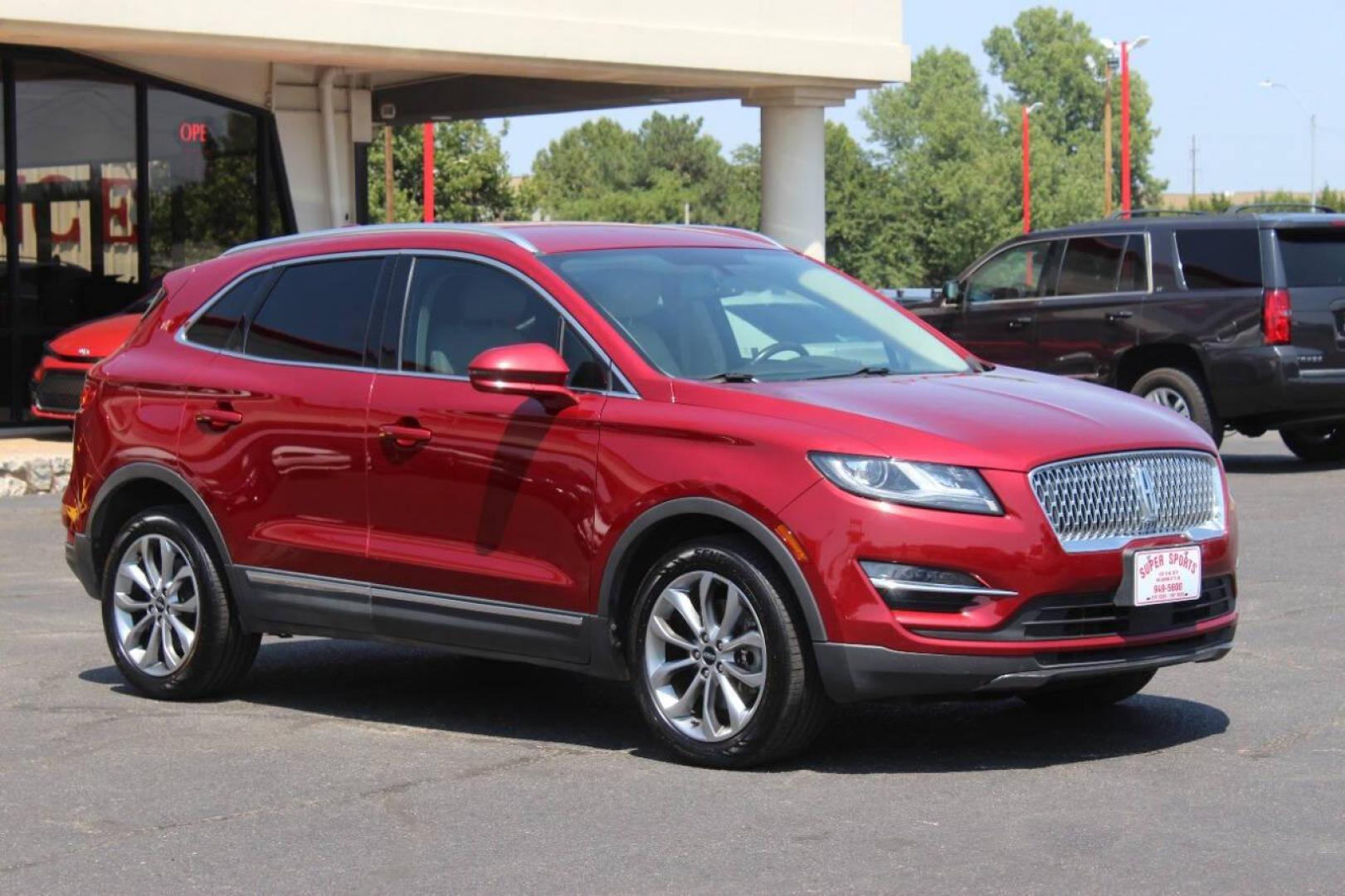 2019 Burgundy Lincoln MKC Select FWD (5LMCJ2C94KU) with an 2.0L L4 DOHC 16V engine, 6A transmission, located at 4301 NW 39th , Oklahoma City, OK, 73112, (405) 949-5600, 35.512135, -97.598671 - NO DRIVERS LICENCE NO-FULL COVERAGE INSURANCE-NO CREDIT CHECK. COME ON OVER TO SUPERSPORTS AND TAKE A LOOK AND TEST DRIVE. PLEASE GIVE US A CALL AT (405) 949-5600. NO LICENSIA DE MANEJAR- NO SEGURO DE COBERTURA TOTAL- NO VERIFICACCION DE CREDITO. POR FAVOR VENGAN A SUPERSPORTS, ECHE UN - Photo#2