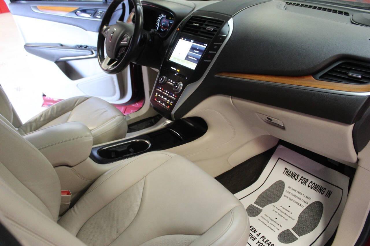 2019 Burgundy Lincoln MKC Select FWD (5LMCJ2C94KU) with an 2.0L L4 DOHC 16V engine, 6A transmission, located at 4301 NW 39th , Oklahoma City, OK, 73112, (405) 949-5600, 35.512135, -97.598671 - NO DRIVERS LICENCE -NO FULL COVERAGE INSURANCE - NO CREDIT CHECK. COME ON OVER TO SUPERSPORTS, TAKE A LOOK AND TEST DRIVE. PLEASE GIVE US A CALL AT (405) 949-5600. NO LICENCIA DE CONDUCIR - NO SEGURO DE COBERTURA TOTAL - NO VERIFICACION DE CREDITO. VISITENOS EN SUPERSPORTS, MIRE NUESTRO - Photo#7