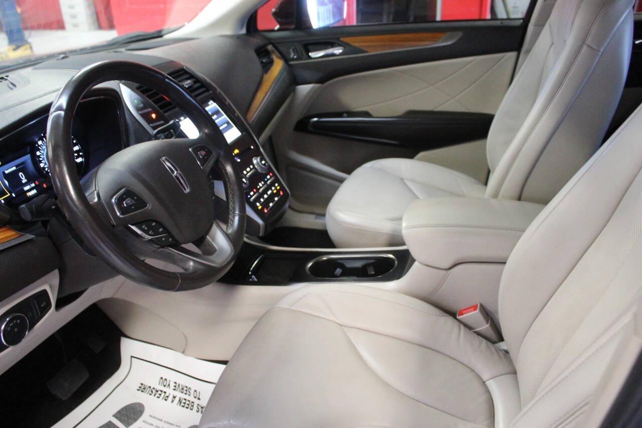 2019 Burgundy Lincoln MKC Select FWD (5LMCJ2C94KU) with an 2.0L L4 DOHC 16V engine, 6A transmission, located at 4301 NW 39th , Oklahoma City, OK, 73112, (405) 949-5600, 35.512135, -97.598671 - NO DRIVERS LICENCE -NO FULL COVERAGE INSURANCE - NO CREDIT CHECK. COME ON OVER TO SUPERSPORTS, TAKE A LOOK AND TEST DRIVE. PLEASE GIVE US A CALL AT (405) 949-5600. NO LICENCIA DE CONDUCIR - NO SEGURO DE COBERTURA TOTAL - NO VERIFICACION DE CREDITO. VISITENOS EN SUPERSPORTS, MIRE NUESTRO - Photo#14