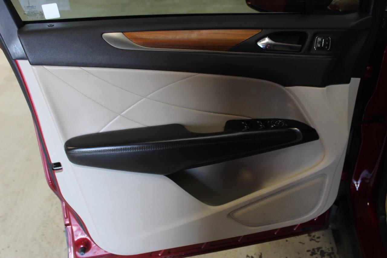 2019 Burgundy Lincoln MKC Select FWD (5LMCJ2C94KU) with an 2.0L L4 DOHC 16V engine, 6A transmission, located at 4301 NW 39th , Oklahoma City, OK, 73112, (405) 949-5600, 35.512135, -97.598671 - NO DRIVERS LICENCE -NO FULL COVERAGE INSURANCE - NO CREDIT CHECK. COME ON OVER TO SUPERSPORTS, TAKE A LOOK AND TEST DRIVE. PLEASE GIVE US A CALL AT (405) 949-5600. NO LICENCIA DE CONDUCIR - NO SEGURO DE COBERTURA TOTAL - NO VERIFICACION DE CREDITO. VISITENOS EN SUPERSPORTS, MIRE NUESTRO - Photo#15