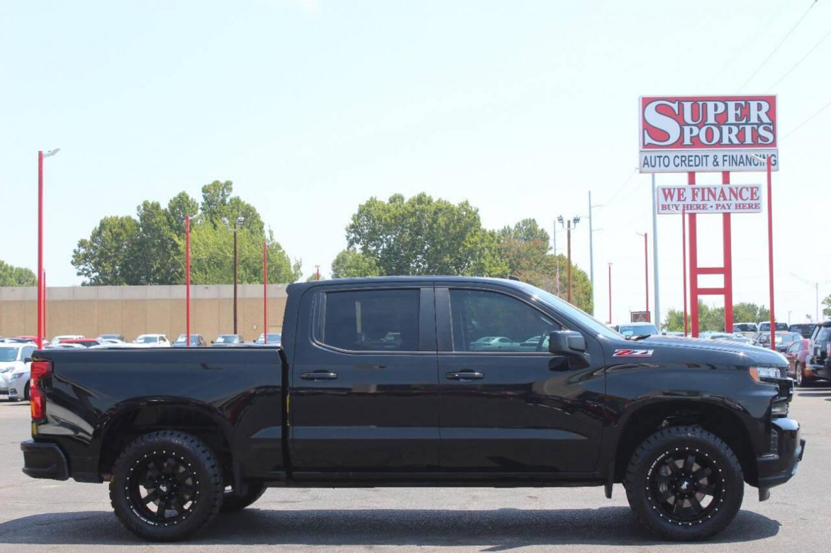 2020 Black Chevrolet Silverado 1500 RST Crew Cab 4WD (3GCUYEED5LG) with an 5.3L V8 OHV 16V engine, 6A transmission, located at 4301 NW 39th , Oklahoma City, OK, 73112, (405) 949-5600, 35.512135, -97.598671 - Photo#3