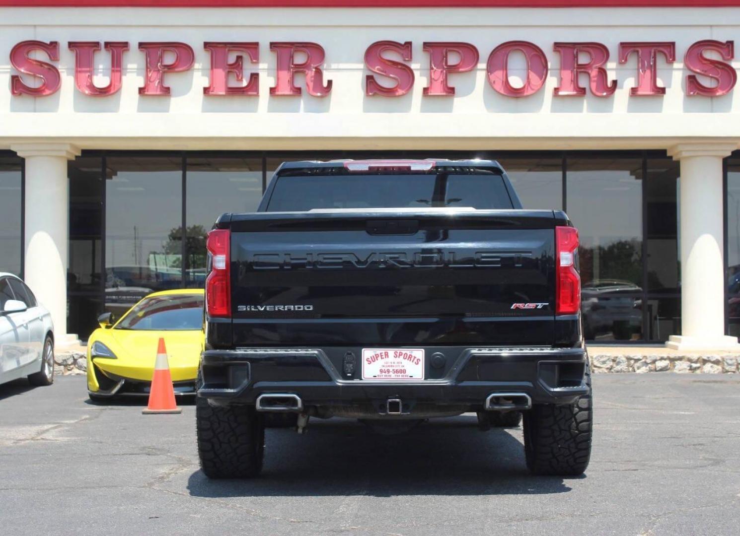 2020 Black Chevrolet Silverado 1500 RST Crew Cab 4WD (3GCUYEED5LG) with an 5.3L V8 OHV 16V engine, 6A transmission, located at 4301 NW 39th , Oklahoma City, OK, 73112, (405) 949-5600, 35.512135, -97.598671 - Photo#4