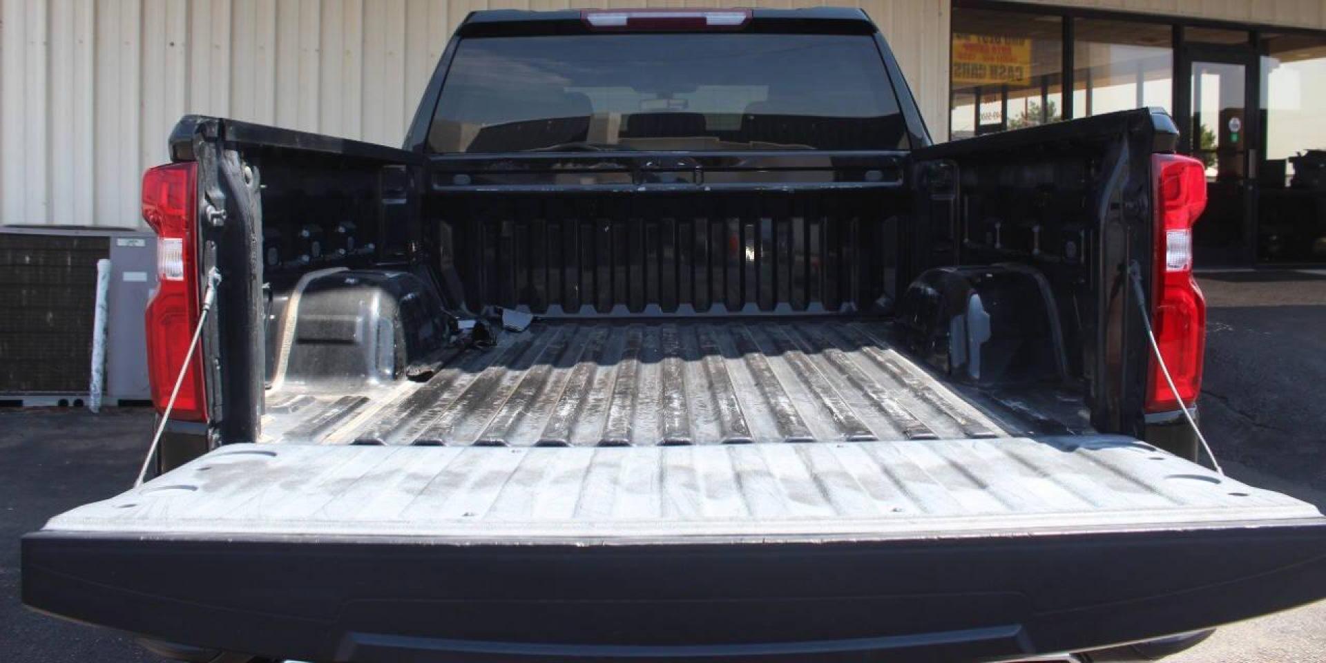 2020 Black Chevrolet Silverado 1500 RST Crew Cab 4WD (3GCUYEED5LG) with an 5.3L V8 OHV 16V engine, 6A transmission, located at 4301 NW 39th , Oklahoma City, OK, 73112, (405) 949-5600, 35.512135, -97.598671 - Photo#12