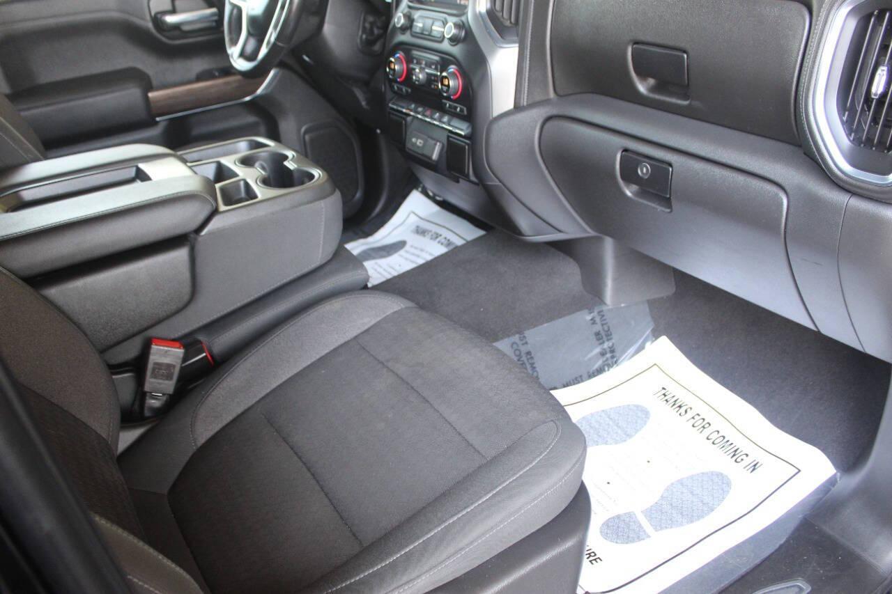 2020 Black Chevrolet Silverado 1500 RST Crew Cab 4WD (3GCUYEED5LG) with an 5.3L V8 5.3L V8 engine, Automatic 8-Speed transmission, located at 4301 NW 39th , Oklahoma City, OK, 73112, (405) 949-5600, 35.512135, -97.598671 - NO DRIVERS LICENCE NO-FULL COVERAGE INSURANCE-NO CREDIT CHECK. COME ON OVER TO SUPERSPORTS AND TAKE A LOOK AND TEST DRIVE. PLEASE GIVE US A CALL AT (405) 949-5600. NO LICENSIA DE MANEJAR- NO SEGURO DE COBERTURA TOTAL- NO VERIFICACCION DE CREDITO. POR FAVOR VENGAN A SUPERSPORTS, ECHE UN - Photo#8