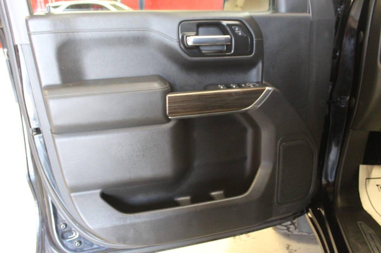 2020 Black Chevrolet Silverado 1500 RST Crew Cab 4WD (3GCUYEED5LG) with an 5.3L V8 5.3L V8 engine, Automatic 8-Speed transmission, located at 4301 NW 39th , Oklahoma City, OK, 73112, (405) 949-5600, 35.512135, -97.598671 - NO DRIVERS LICENCE NO-FULL COVERAGE INSURANCE-NO CREDIT CHECK. COME ON OVER TO SUPERSPORTS AND TAKE A LOOK AND TEST DRIVE. PLEASE GIVE US A CALL AT (405) 949-5600. NO LICENSIA DE MANEJAR- NO SEGURO DE COBERTURA TOTAL- NO VERIFICACCION DE CREDITO. POR FAVOR VENGAN A SUPERSPORTS, ECHE UN - Photo#16