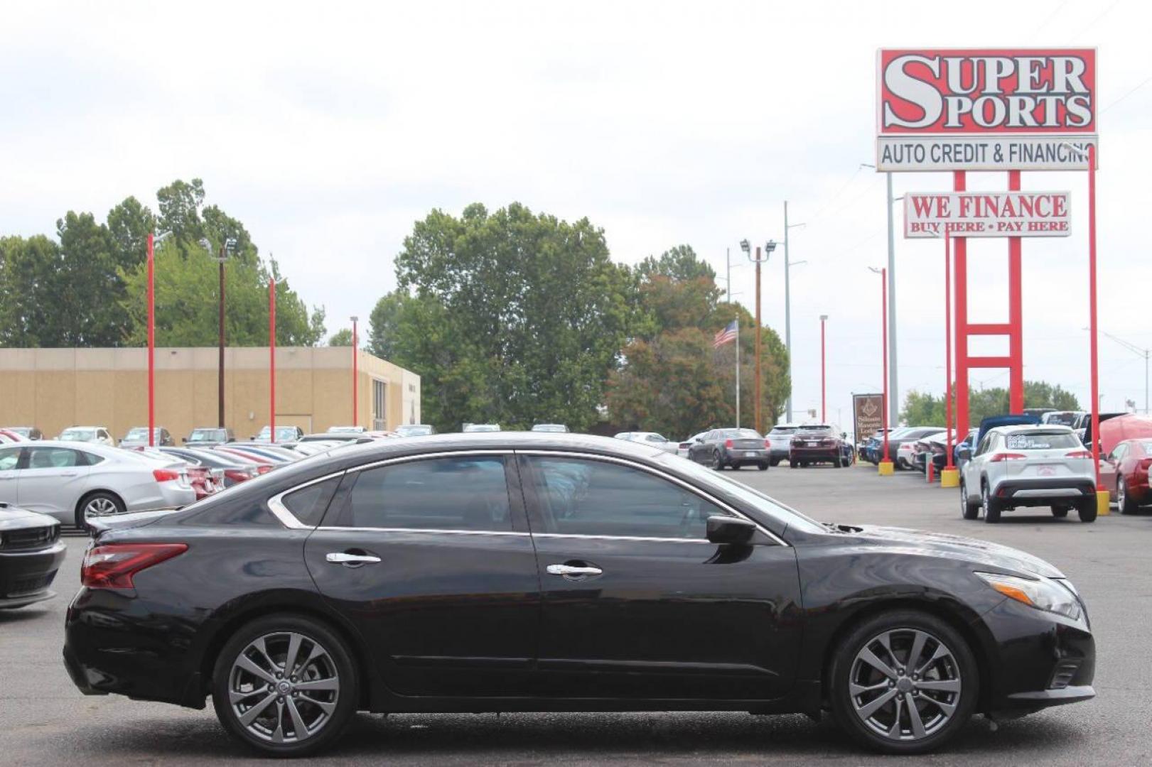 2018 Black Nissan Altima 2.5 (1N4AL3AP0JC) with an 2.5L L4 DOHC 16V engine, CVT transmission, located at 4301 NW 39th , Oklahoma City, OK, 73112, (405) 949-5600, 35.512135, -97.598671 - Photo#3
