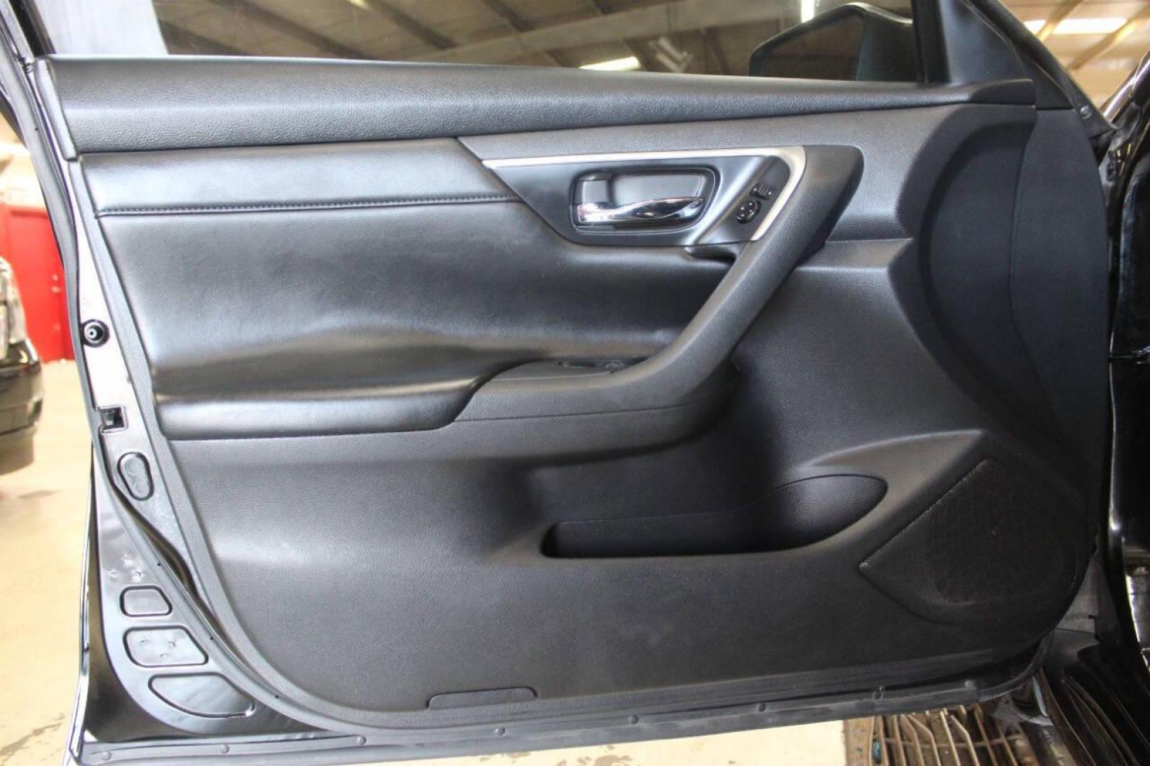 2018 Black Nissan Altima 2.5 (1N4AL3AP0JC) with an 2.5L L4 DOHC 16V engine, CVT transmission, located at 4301 NW 39th , Oklahoma City, OK, 73112, (405) 949-5600, 35.512135, -97.598671 - Photo#16