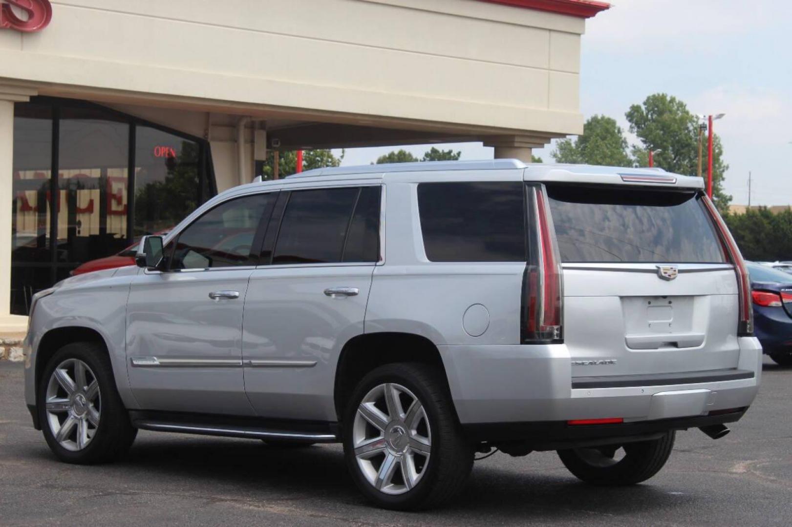 2016 Gray Cadillac Escalade Luxury 2WD (1GYS3BKJ0GR) with an 6.2L V8 OHV 16V FFV engine, 6A transmission, located at 4301 NW 39th , Oklahoma City, OK, 73112, (405) 949-5600, 35.512135, -97.598671 - NO DRIVERS LICENCE NO-FULL COVERAGE INSURANCE-NO CREDIT CHECK. COME ON OVER TO SUPERSPORTS AND TAKE A LOOK AND TEST DRIVE. PLEASE GIVE US A CALL AT (405) 949-5600. NO LICENSIA DE MANEJAR- NO SEGURO DE COBERTURA TOTAL- NO VERIFICACCION DE CREDITO. POR FAVOR VENGAN A SUPERSPORTS, ECHE UN - Photo#6