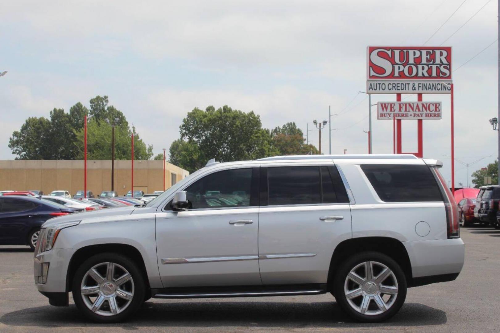 2016 Gray Cadillac Escalade Luxury 2WD (1GYS3BKJ0GR) with an 6.2L V8 OHV 16V FFV engine, 6A transmission, located at 4301 NW 39th , Oklahoma City, OK, 73112, (405) 949-5600, 35.512135, -97.598671 - NO DRIVERS LICENCE NO-FULL COVERAGE INSURANCE-NO CREDIT CHECK. COME ON OVER TO SUPERSPORTS AND TAKE A LOOK AND TEST DRIVE. PLEASE GIVE US A CALL AT (405) 949-5600. NO LICENSIA DE MANEJAR- NO SEGURO DE COBERTURA TOTAL- NO VERIFICACCION DE CREDITO. POR FAVOR VENGAN A SUPERSPORTS, ECHE UN - Photo#7