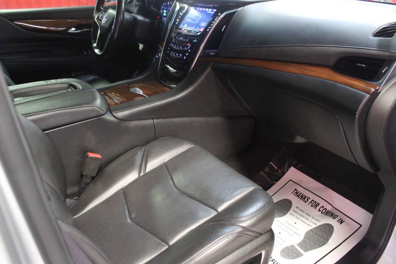 2016 Gray Cadillac Escalade Luxury 2WD (1GYS3BKJ0GR) with an 6.2L V8 6.2L V8 engine, Automatic 8-Speed transmission, located at 4301 NW 39th , Oklahoma City, OK, 73112, (405) 949-5600, 35.512135, -97.598671 - Hablamos espanol. SPEND SMART --- BUY FROM SUPER SPORTS. ALL PRICES, DOWN PAYMENTS, PAYMENTS, AND FINANCE TERMS ARE NEGOTIABLE AT THE TIME OF APPROVAL. WE WILL WORK WITH YOU TO FIT YOUR BUDGET. WE WILL EVEN LOWER AND ADJUST THE NUMBERS TO HELP MAKE THE VE HICLE MORE AFFORDABLE FOR YOU.- Photo#8