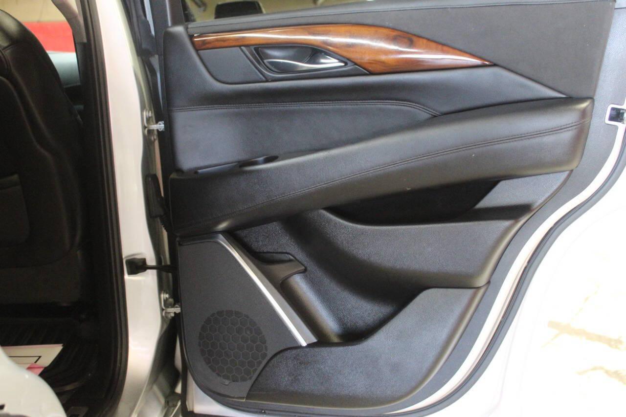 2016 Gray Cadillac Escalade Luxury 2WD (1GYS3BKJ0GR) with an 6.2L V8 6.2L V8 engine, Automatic 8-Speed transmission, located at 4301 NW 39th , Oklahoma City, OK, 73112, (405) 949-5600, 35.512135, -97.598671 - Hablamos espanol. SPEND SMART --- BUY FROM SUPER SPORTS. ALL PRICES, DOWN PAYMENTS, PAYMENTS, AND FINANCE TERMS ARE NEGOTIABLE AT THE TIME OF APPROVAL. WE WILL WORK WITH YOU TO FIT YOUR BUDGET. WE WILL EVEN LOWER AND ADJUST THE NUMBERS TO HELP MAKE THE VE HICLE MORE AFFORDABLE FOR YOU.- Photo#11