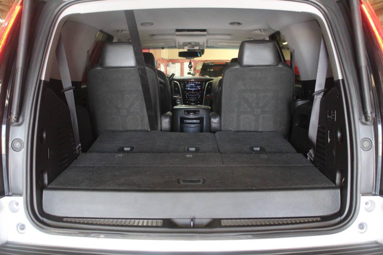2016 Gray Cadillac Escalade Luxury 2WD (1GYS3BKJ0GR) with an 6.2L V8 6.2L V8 engine, Automatic 8-Speed transmission, located at 4301 NW 39th , Oklahoma City, OK, 73112, (405) 949-5600, 35.512135, -97.598671 - Hablamos espanol. SPEND SMART --- BUY FROM SUPER SPORTS. ALL PRICES, DOWN PAYMENTS, PAYMENTS, AND FINANCE TERMS ARE NEGOTIABLE AT THE TIME OF APPROVAL. WE WILL WORK WITH YOU TO FIT YOUR BUDGET. WE WILL EVEN LOWER AND ADJUST THE NUMBERS TO HELP MAKE THE VE HICLE MORE AFFORDABLE FOR YOU.- Photo#13