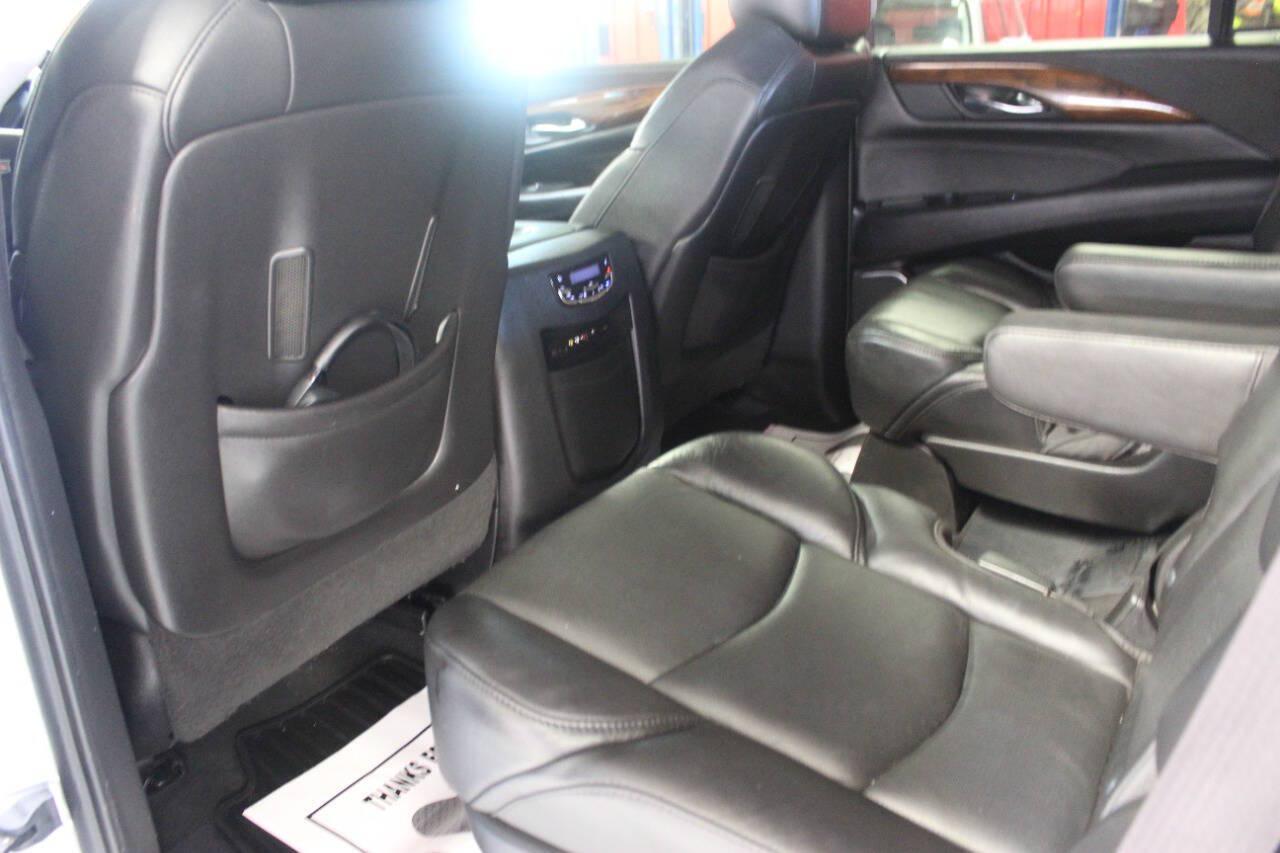 2016 Gray Cadillac Escalade Luxury 2WD (1GYS3BKJ0GR) with an 6.2L V8 6.2L V8 engine, Automatic 8-Speed transmission, located at 4301 NW 39th , Oklahoma City, OK, 73112, (405) 949-5600, 35.512135, -97.598671 - Hablamos espanol. SPEND SMART --- BUY FROM SUPER SPORTS. ALL PRICES, DOWN PAYMENTS, PAYMENTS, AND FINANCE TERMS ARE NEGOTIABLE AT THE TIME OF APPROVAL. WE WILL WORK WITH YOU TO FIT YOUR BUDGET. WE WILL EVEN LOWER AND ADJUST THE NUMBERS TO HELP MAKE THE VE HICLE MORE AFFORDABLE FOR YOU.- Photo#14