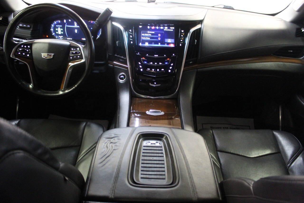 2016 Gray Cadillac Escalade Luxury 2WD (1GYS3BKJ0GR) with an 6.2L V8 6.2L V8 engine, Automatic 8-Speed transmission, located at 4301 NW 39th , Oklahoma City, OK, 73112, (405) 949-5600, 35.512135, -97.598671 - Hablamos espanol. SPEND SMART --- BUY FROM SUPER SPORTS. ALL PRICES, DOWN PAYMENTS, PAYMENTS, AND FINANCE TERMS ARE NEGOTIABLE AT THE TIME OF APPROVAL. WE WILL WORK WITH YOU TO FIT YOUR BUDGET. WE WILL EVEN LOWER AND ADJUST THE NUMBERS TO HELP MAKE THE VE HICLE MORE AFFORDABLE FOR YOU.- Photo#18