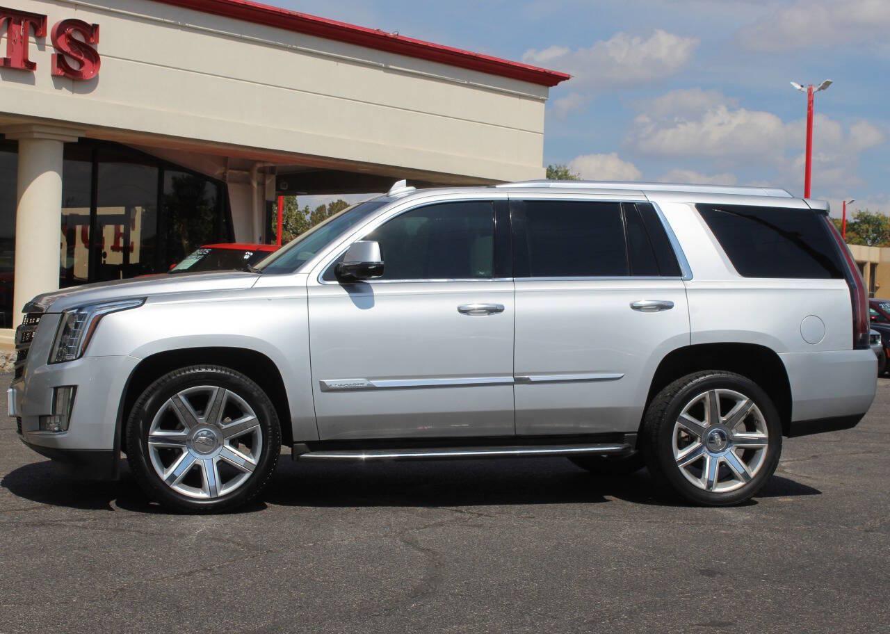 2016 Gray Cadillac Escalade Luxury 2WD (1GYS3BKJ0GR) with an 6.2L V8 6.2L V8 engine, Automatic 8-Speed transmission, located at 4301 NW 39th , Oklahoma City, OK, 73112, (405) 949-5600, 35.512135, -97.598671 - Hablamos espanol. SPEND SMART --- BUY FROM SUPER SPORTS. ALL PRICES, DOWN PAYMENTS, PAYMENTS, AND FINANCE TERMS ARE NEGOTIABLE AT THE TIME OF APPROVAL. WE WILL WORK WITH YOU TO FIT YOUR BUDGET. WE WILL EVEN LOWER AND ADJUST THE NUMBERS TO HELP MAKE THE VE HICLE MORE AFFORDABLE FOR YOU.- Photo#5
