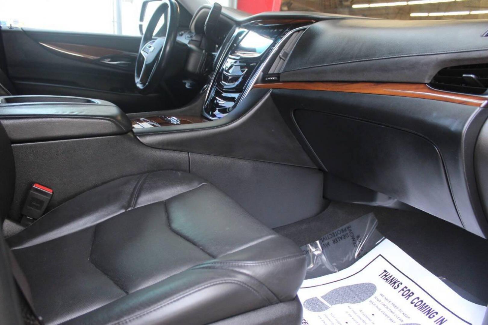 2016 Black Cadillac Escalade Luxury 2WD (1GYS3BKJ4GR) with an 6.2L V8 OHV 16V FFV engine, 6A transmission, located at 4301 NW 39th , Oklahoma City, OK, 73112, (405) 949-5600, 35.512135, -97.598671 - NO DRIVERS LICENCE NO-FULL COVERAGE INSURANCE-NO CREDIT CHECK. COME ON OVER TO SUPERSPORTS AND TAKE A LOOK AND TEST DRIVE. PLEASE GIVE US A CALL AT (405) 949-5600. NO LICENSIA DE MANEJAR- NO SEGURO DE COBERTURA TOTAL- NO VERIFICACCION DE CREDITO. POR FAVOR VENGAN A SUPERSPORTS, ECHE UN - Photo#9