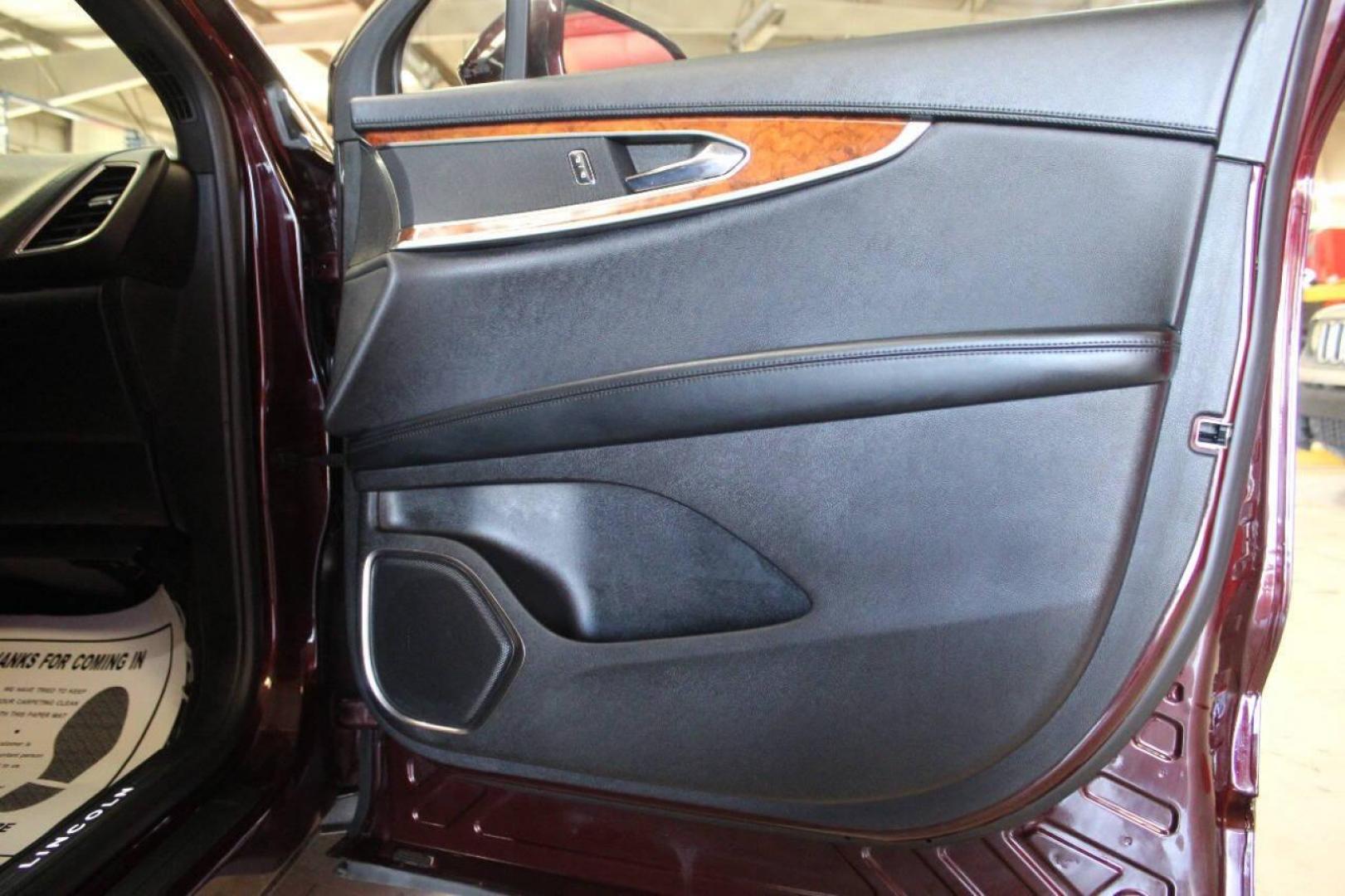 2018 Burgundy Lincoln MKX Reserve (2LMPJ6LP2JB) with an 2.7L V6 DOHC 24V engine, 6A transmission, located at 4301 NW 39th , Oklahoma City, OK, 73112, (405) 949-5600, 35.512135, -97.598671 - Photo#9