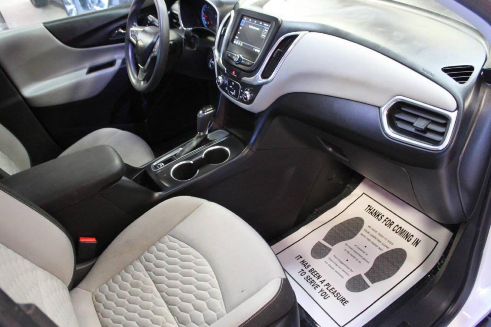 2019 White Chevrolet Equinox LS 2WD (3GNAXHEV6KS) with an 1.5L I4 Turbocharger 1.5L I4 engine, Automatic 6-Speed transmission, located at 4301 NW 39th , Oklahoma City, OK, 73112, (405) 949-5600, 35.512135, -97.598671 - NO DRIVERS LICENCE NO-FULL COVERAGE INSURANCE-NO CREDIT CHECK. COME ON OVER TO SUPERSPORTS AND TAKE A LOOK AND TEST DRIVE. PLEASE GIVE US A CALL AT (405) 949-5600. NO LICENSIA DE MANEJAR- NO SEGURO DE COBERTURA TOTAL- NO VERIFICACCION DE CREDITO. POR FAVOR VENGAN A SUPERSPORTS, ECHE UN- Photo#5