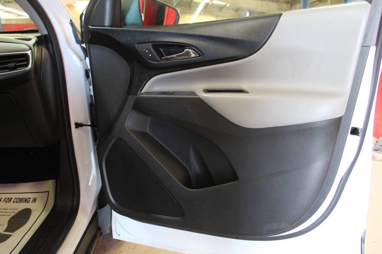 2019 White Chevrolet Equinox LS 2WD (3GNAXHEV6KS) with an 1.5L I4 Turbocharger 1.5L I4 engine, Automatic 6-Speed transmission, located at 4301 NW 39th , Oklahoma City, OK, 73112, (405) 949-5600, 35.512135, -97.598671 - NO DRIVERS LICENCE NO-FULL COVERAGE INSURANCE-NO CREDIT CHECK. COME ON OVER TO SUPERSPORTS AND TAKE A LOOK AND TEST DRIVE. PLEASE GIVE US A CALL AT (405) 949-5600. NO LICENSIA DE MANEJAR- NO SEGURO DE COBERTURA TOTAL- NO VERIFICACCION DE CREDITO. POR FAVOR VENGAN A SUPERSPORTS, ECHE UN - Photo#6