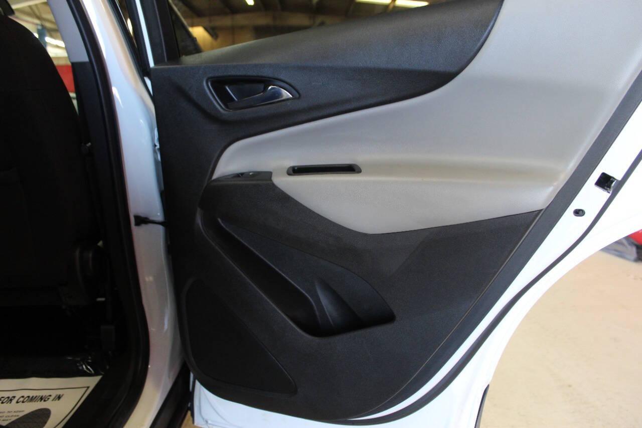 2019 White Chevrolet Equinox LS 2WD (3GNAXHEV6KS) with an 1.5L I4 Turbocharger 1.5L I4 engine, Automatic 6-Speed transmission, located at 4301 NW 39th , Oklahoma City, OK, 73112, (405) 949-5600, 35.512135, -97.598671 - NO DRIVERS LICENCE NO-FULL COVERAGE INSURANCE-NO CREDIT CHECK. COME ON OVER TO SUPERSPORTS AND TAKE A LOOK AND TEST DRIVE. PLEASE GIVE US A CALL AT (405) 949-5600. NO LICENSIA DE MANEJAR- NO SEGURO DE COBERTURA TOTAL- NO VERIFICACCION DE CREDITO. POR FAVOR VENGAN A SUPERSPORTS, ECHE UN - Photo#8