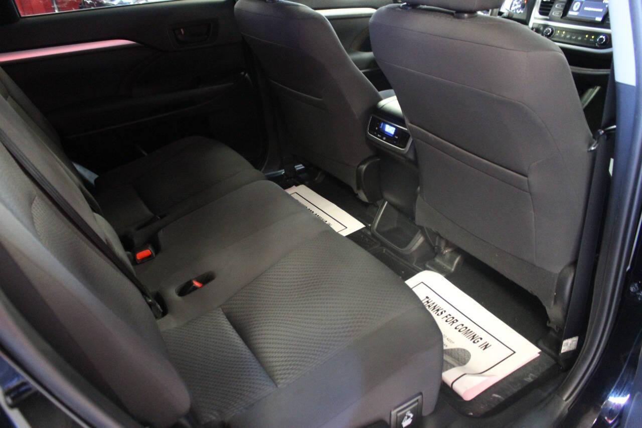 2019 Black Toyota Highlander LE FWD I4 (5TDZARFH8KS) with an 2.7L L4 DOHC 16V engine, 6A transmission, located at 4301 NW 39th , Oklahoma City, OK, 73112, (405) 949-5600, 35.512135, -97.598671 - NO DRIVERS LICENCE -NO FULL COVERAGE INSURANCE - NO CREDIT CHECK. COME ON OVER TO SUPERSPORTS, TAKE A LOOK AND TEST DRIVE. PLEASE GIVE US A CALL AT (405) 949-5600. NO LICENCIA DE CONDUCIR - NO SEGURO DE COBERTURA TOTAL - NO VERIFICACION DE CREDITO. VISITENOS EN SUPERSPORTS, MIRE NUESTRO - Photo#10