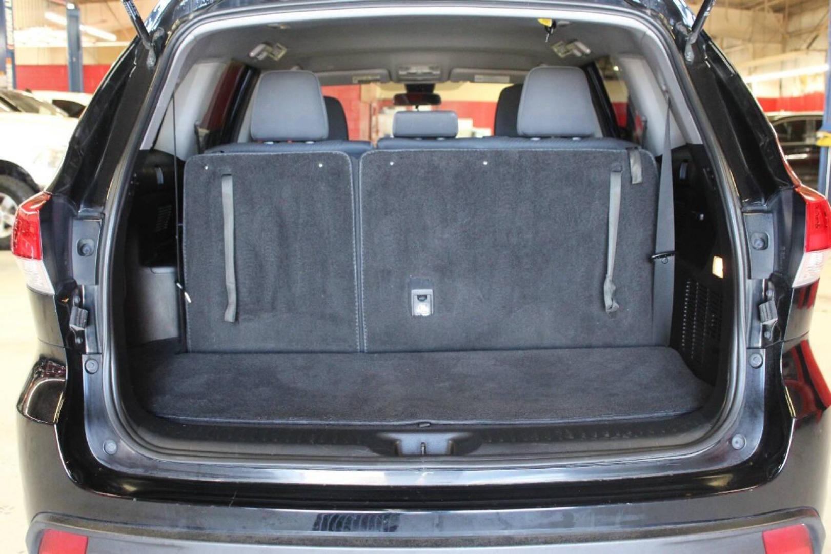 2019 Black Toyota Highlander LE FWD I4 (5TDZARFH8KS) with an 2.7L L4 DOHC 16V engine, 6A transmission, located at 4301 NW 39th , Oklahoma City, OK, 73112, (405) 949-5600, 35.512135, -97.598671 - NO DRIVERS LICENCE -NO FULL COVERAGE INSURANCE - NO CREDIT CHECK. COME ON OVER TO SUPERSPORTS, TAKE A LOOK AND TEST DRIVE. PLEASE GIVE US A CALL AT (405) 949-5600. NO LICENCIA DE CONDUCIR - NO SEGURO DE COBERTURA TOTAL - NO VERIFICACION DE CREDITO. VISITENOS EN SUPERSPORTS, MIRE NUESTRO - Photo#13